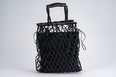 Borsa a rete in pelle intrecciata nera con doppi manici in legno
