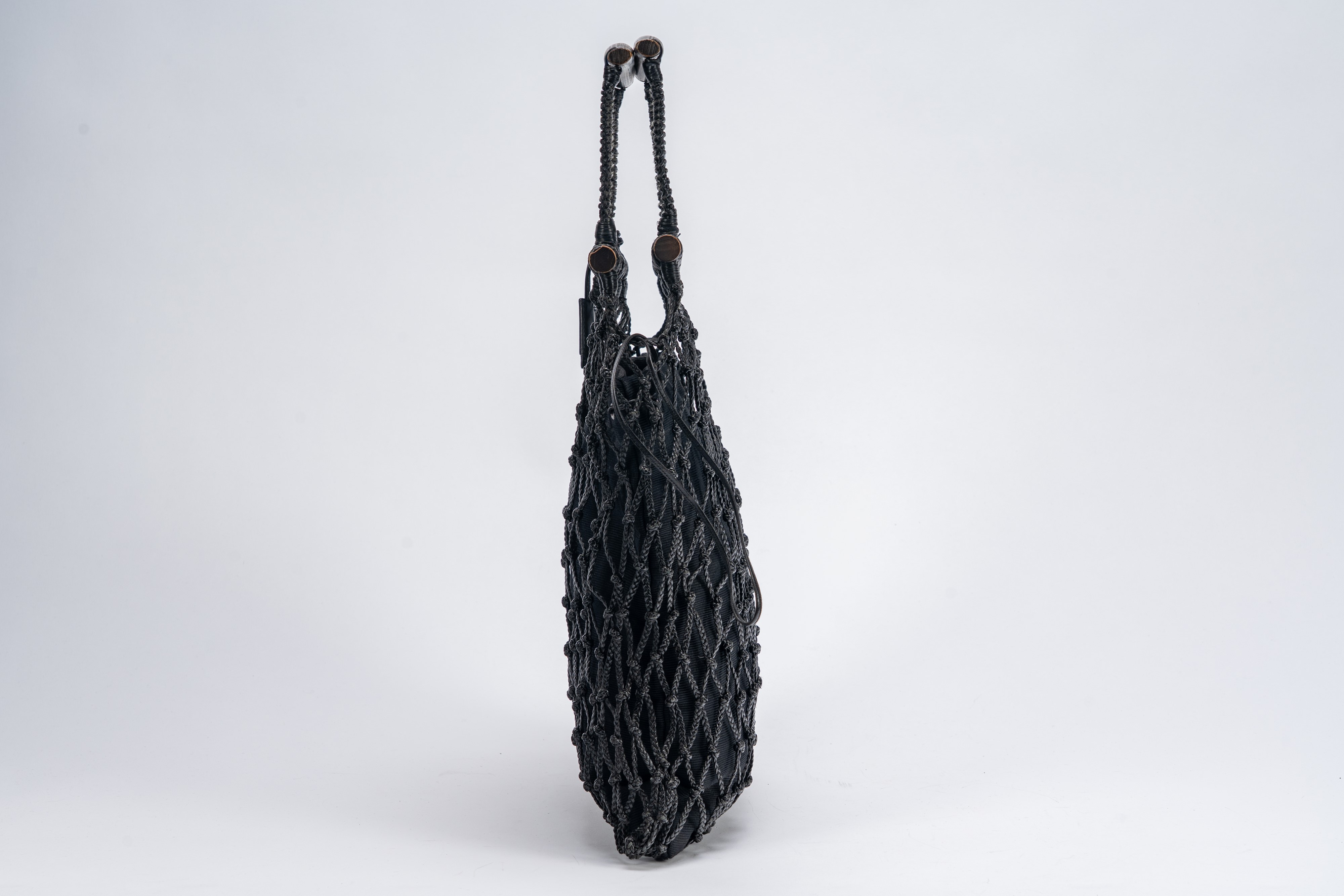 Gucci - Borsa a rete in pelle intrecciata nera con doppi manici in legno