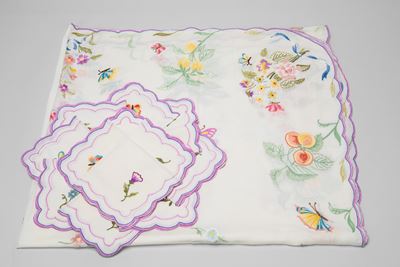 Tovaglia in lino leggera con 12 tovaglioli, decorazione a frutta, fiori, limoni e farfalle