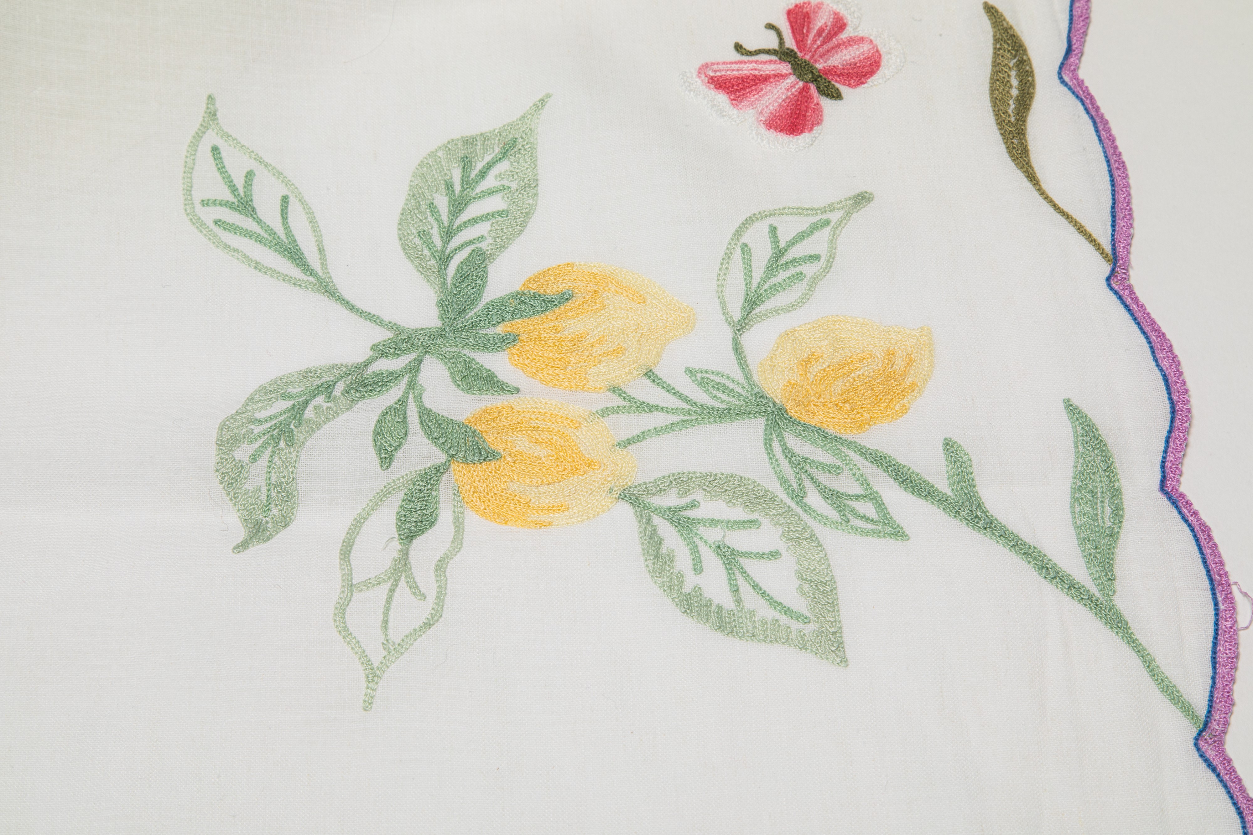 Tovaglia in lino leggera con 12 tovaglioli, decorazione a frutta, fiori, limoni e farfalle