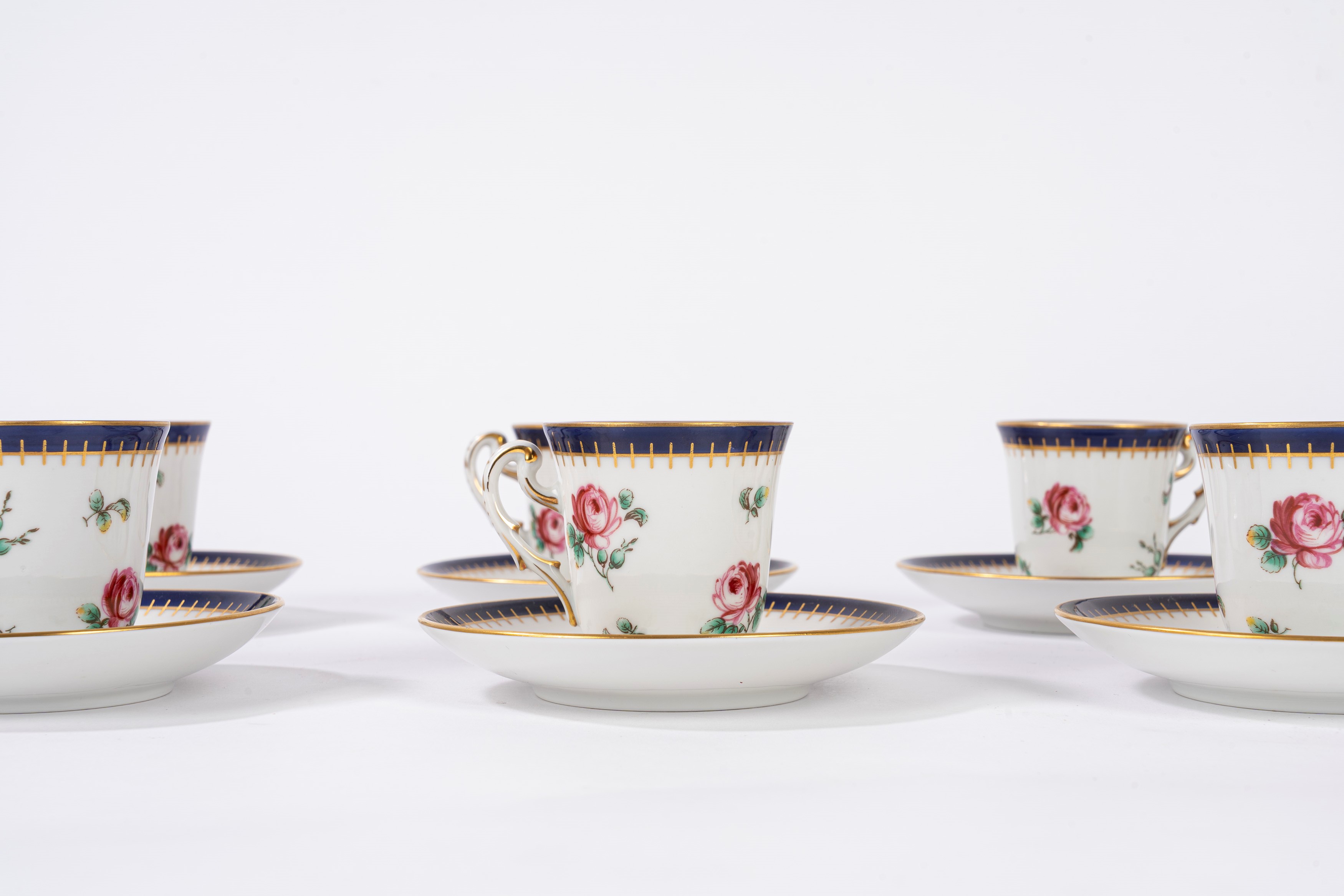 Richard Ginori, Tazzine da caffè con piattino (12 pezzi), decorazione a roselline