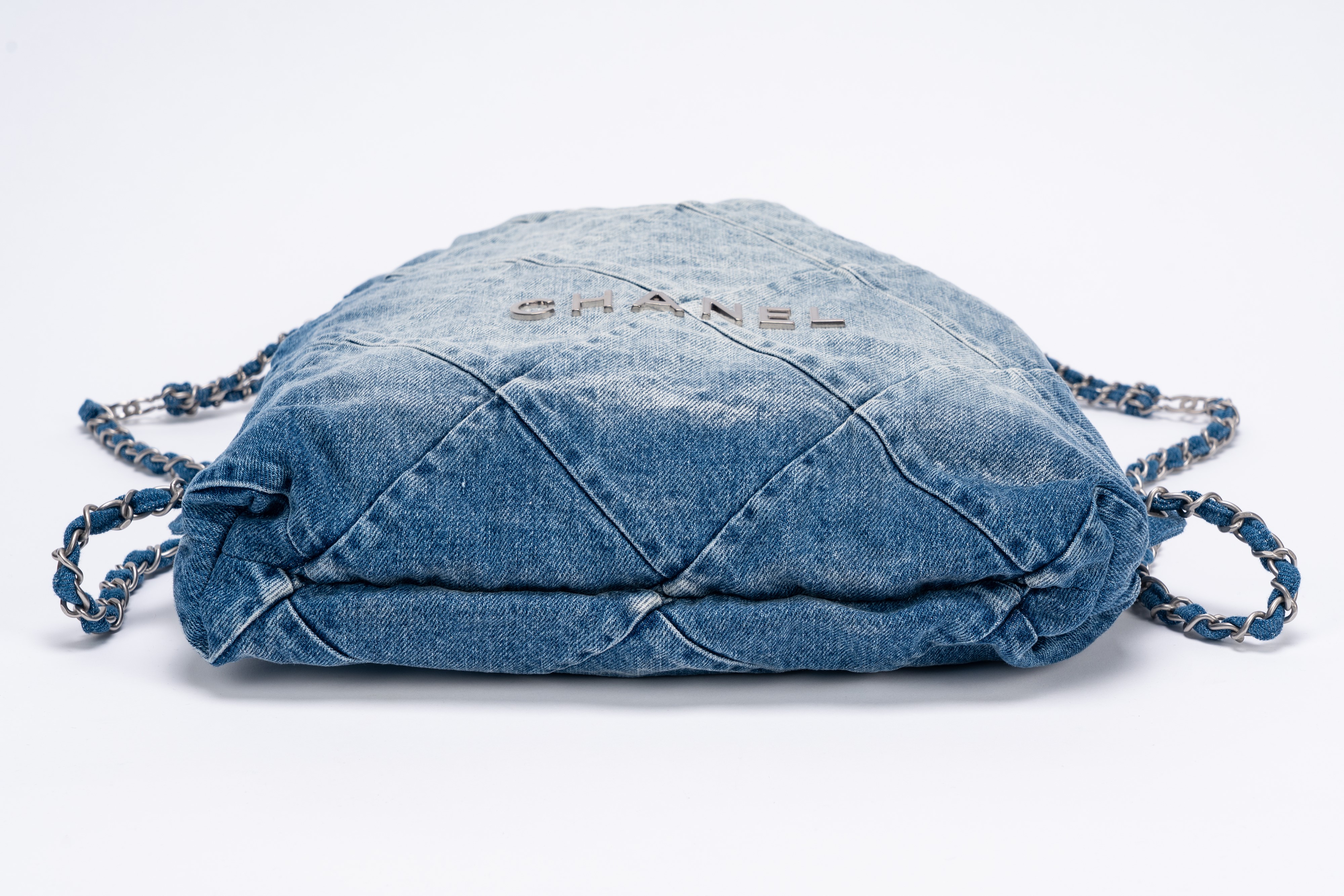 Chanel - Zaino 22, tela denim matelassé