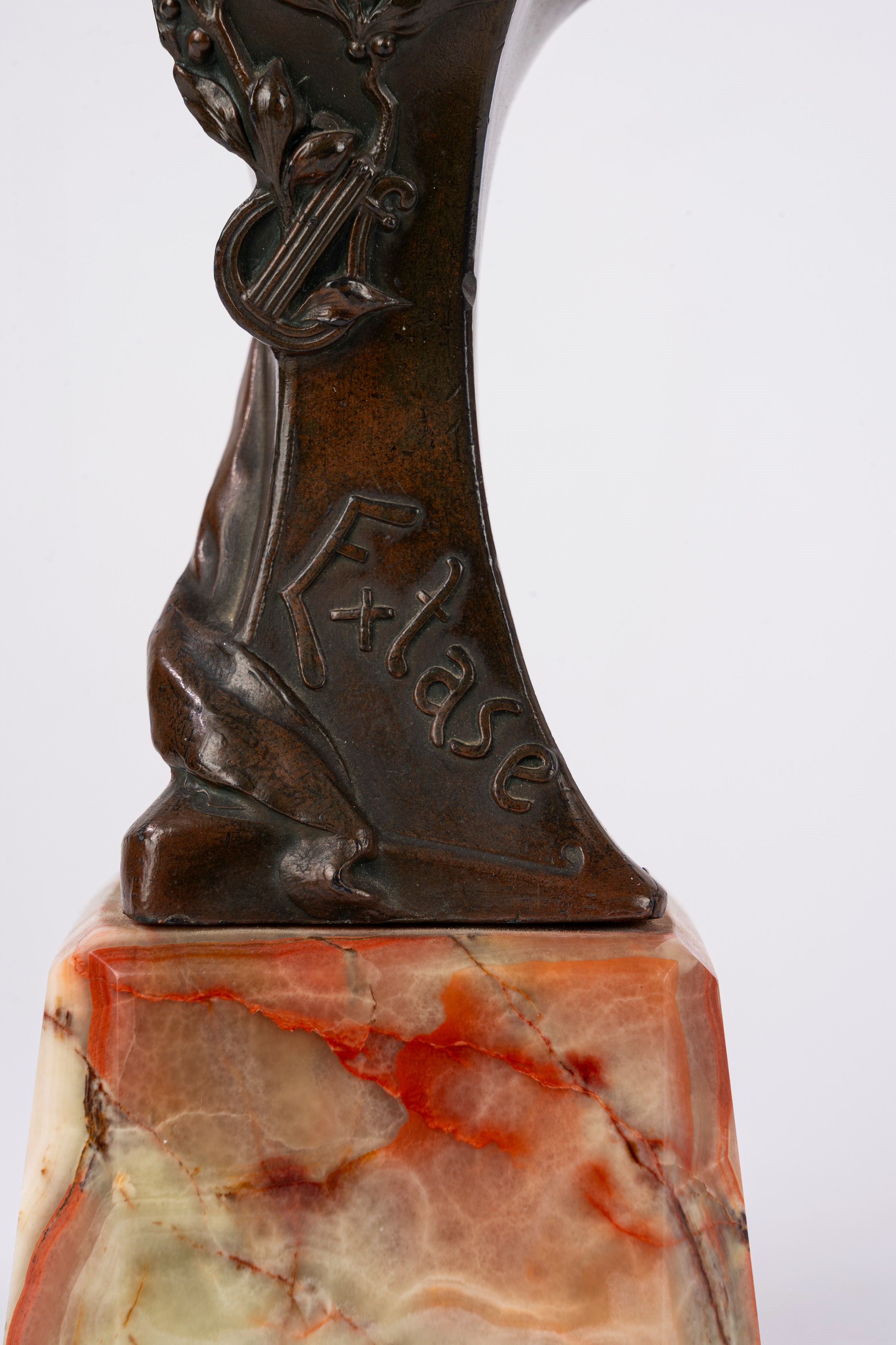 Scuola Francese, Fine XIX - Inizi XX Secolo - Scultura in bronzo su base in onice, Extase
