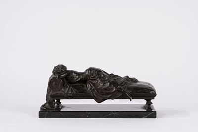 La dormiente (scultura in bronzo su base in marmo nero)