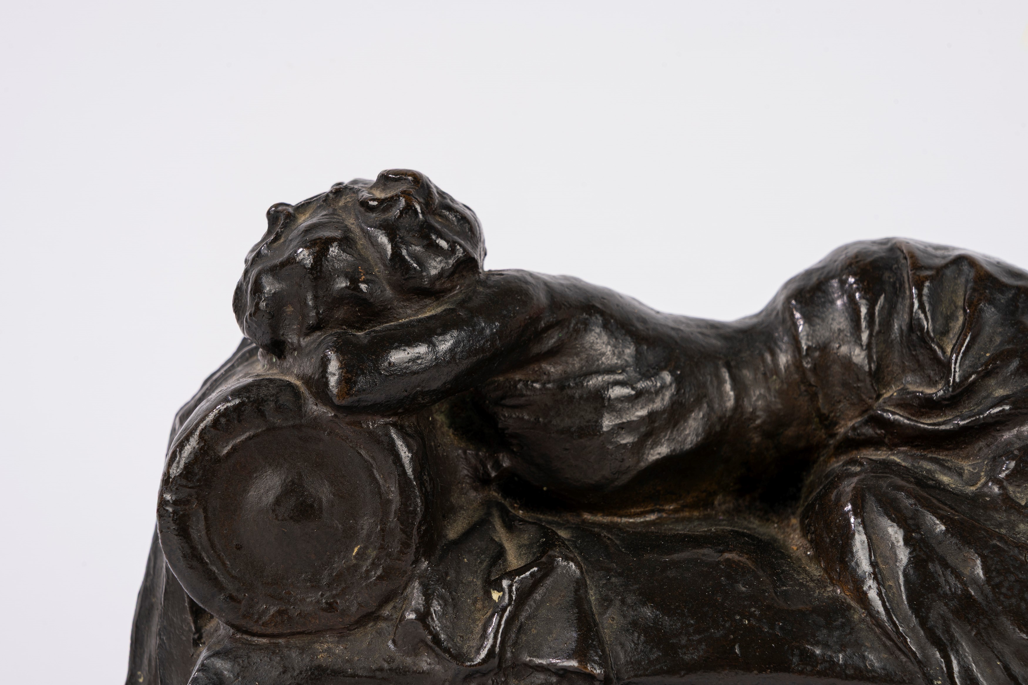 Torquato Tamagnini - La dormiente (scultura in bronzo su base in marmo nero)