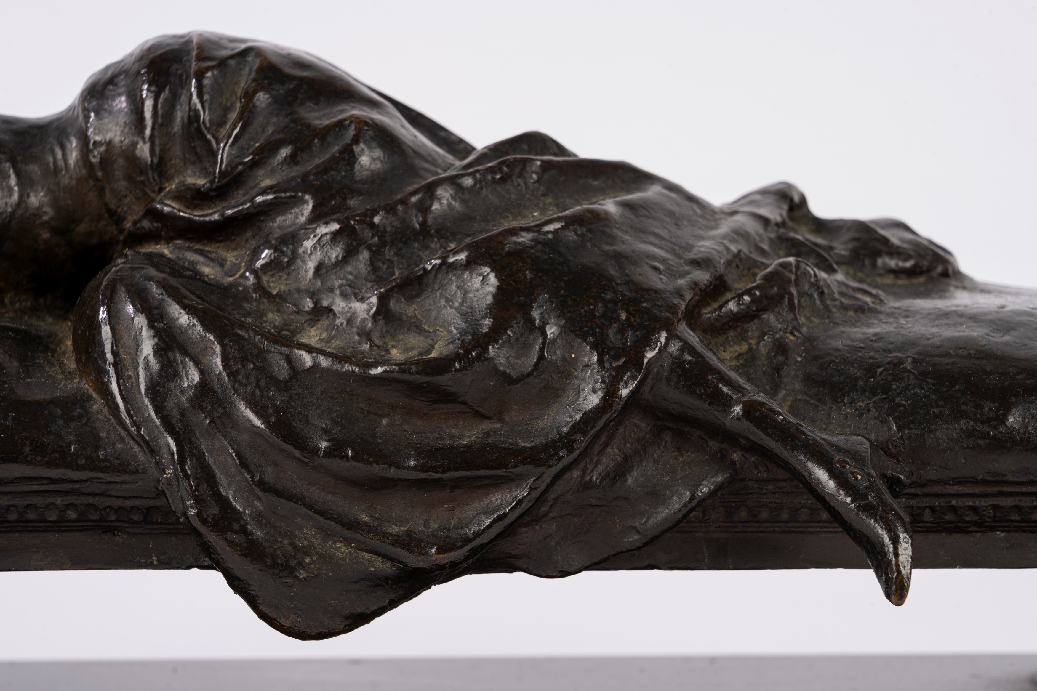 Torquato Tamagnini - La dormiente (scultura in bronzo su base in marmo nero)