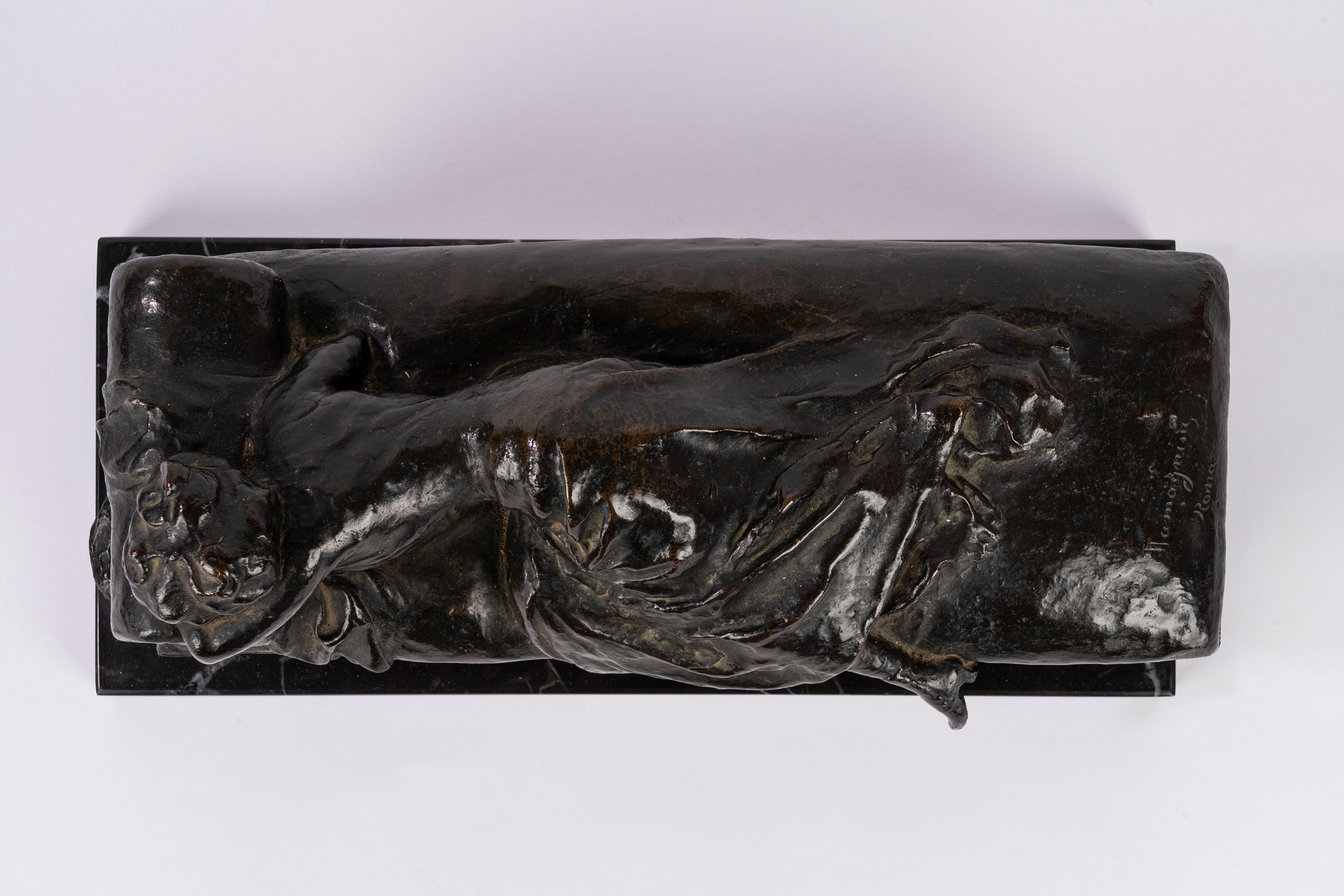 Torquato Tamagnini - La dormiente (scultura in bronzo su base in marmo nero)