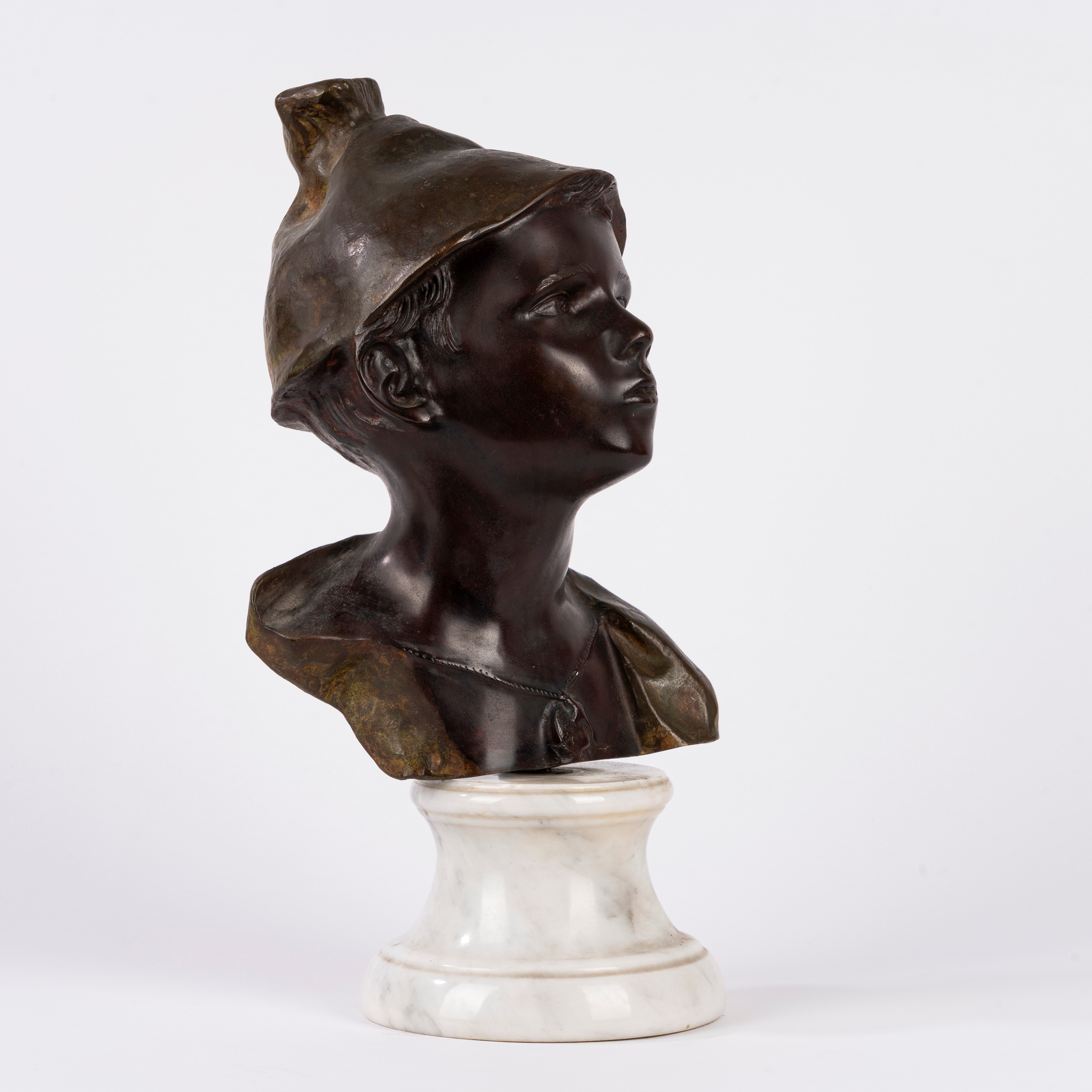 Giovanni De Martino - Scugnizzo in bronzo su base in marmo