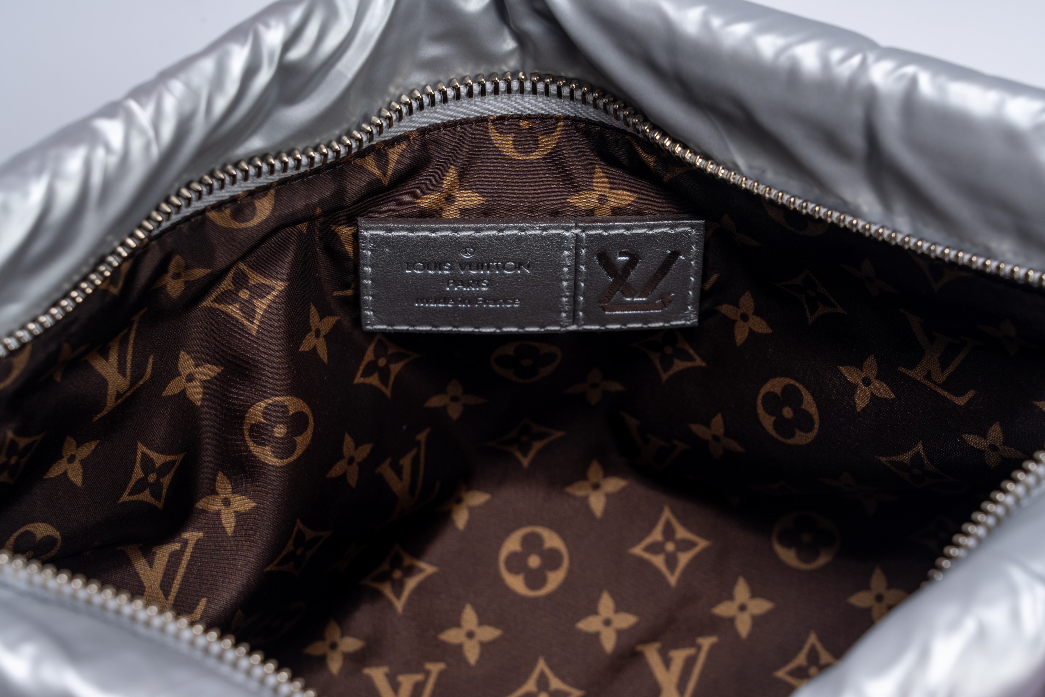 Louis Vuitton - Borsa Pillow Multi-Pochette, in ECONYL rosa e grigio metalizzato