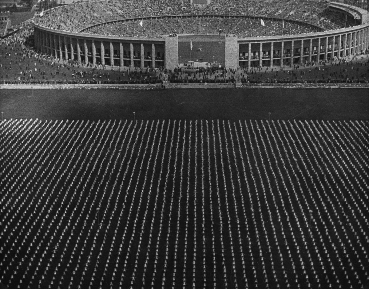 Leni Riefenstahl - Gym performances - Olimpic Games 1936, stampa in bianconero ai sali d'argento