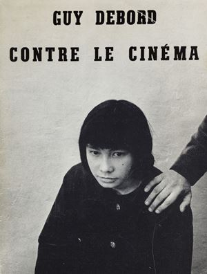 Edizione originale di questa monografia pubblicata nella collezione "Bibliothéque d'Alexandrie" diretta da Asger Jorn, che firma la prefazione. Riunisce i decoupage dei film realizzati da Guy Debord. Contre le cinéma