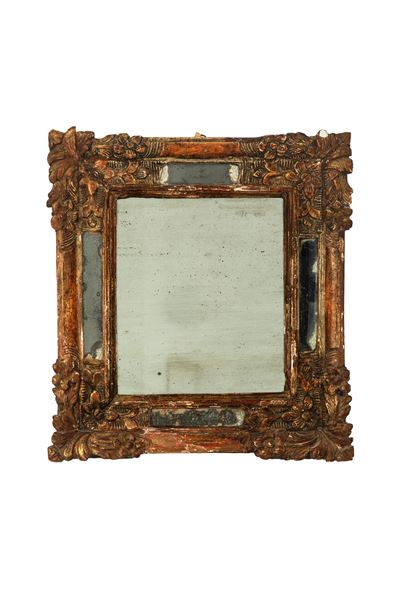 Specchiera, piccola specchiera a doppio ordine in legno intagliato e dorato, sec. XIX