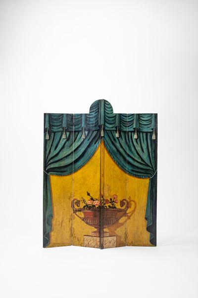 Paravento in legno dipinto, decorazione floreale e fondale giallo