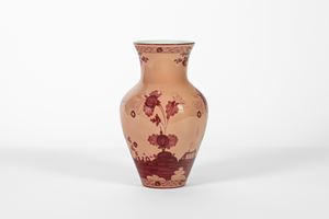 A vermilion Ming Oriente Italiano porcelain vase. Richard Ginori