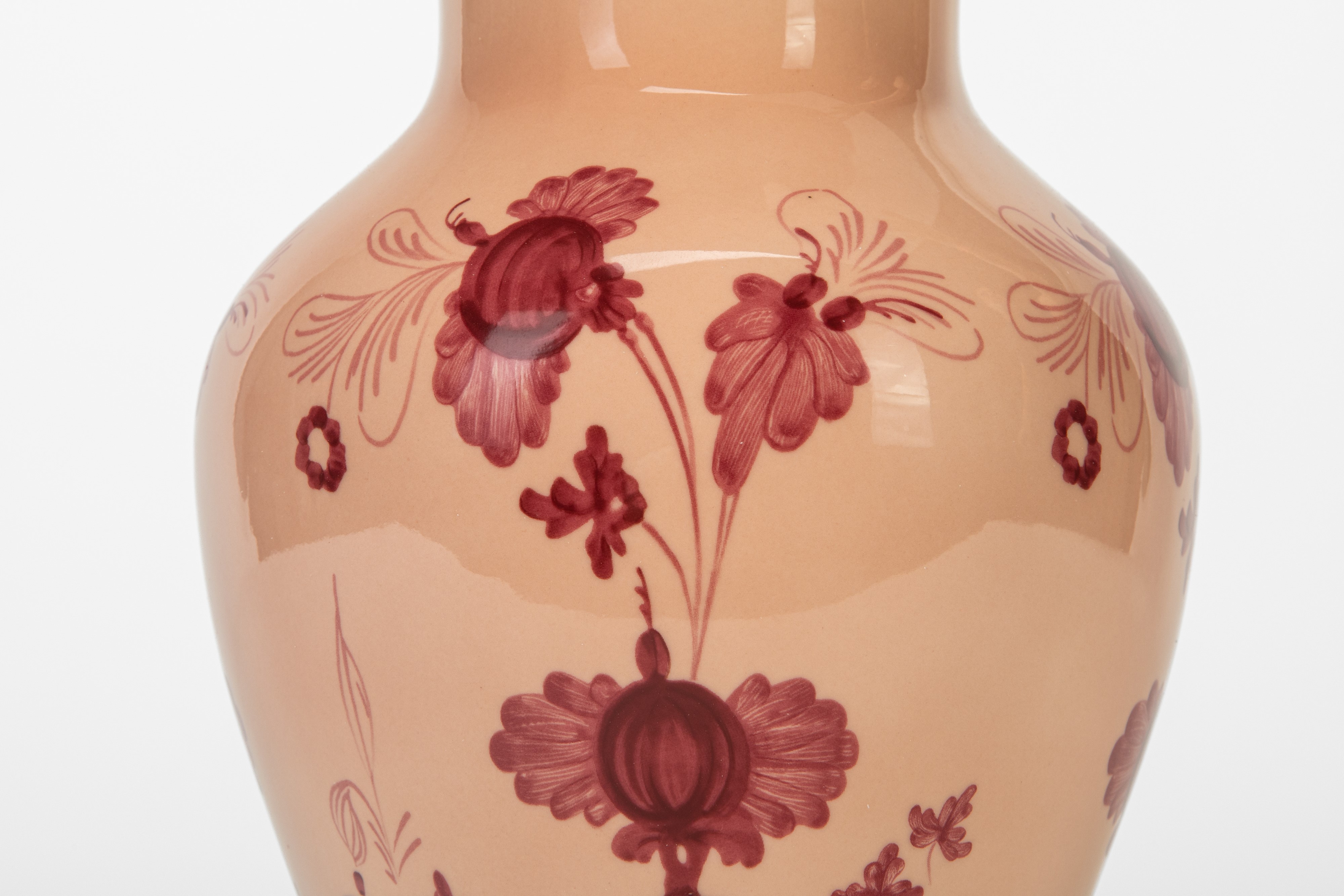 Richard Ginori, Vaso Ming vermiglio “Oriente Italiano” in porcellana, decorazione a garofano