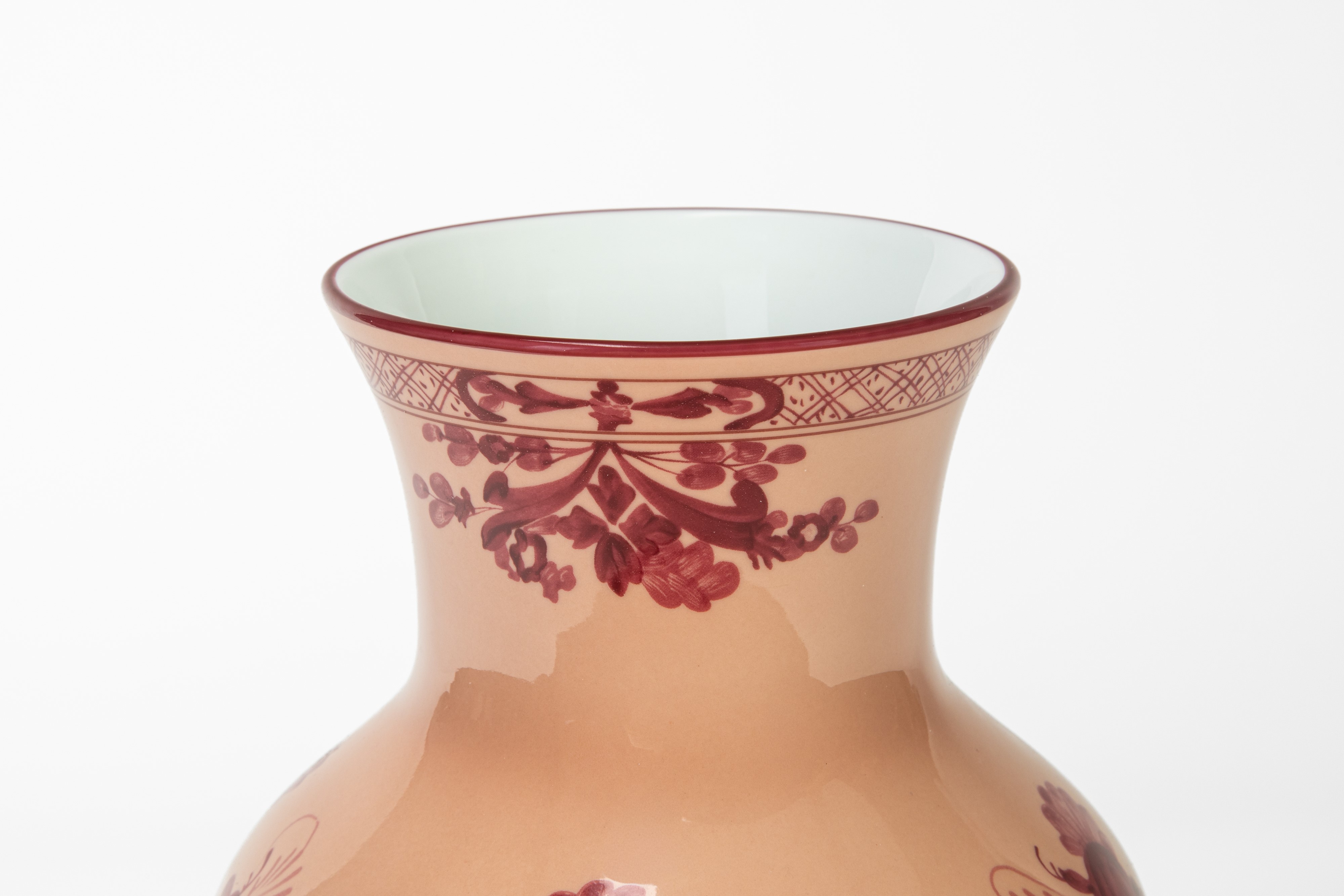 Richard Ginori, Vaso Ming vermiglio “Oriente Italiano” in porcellana, decorazione a garofano