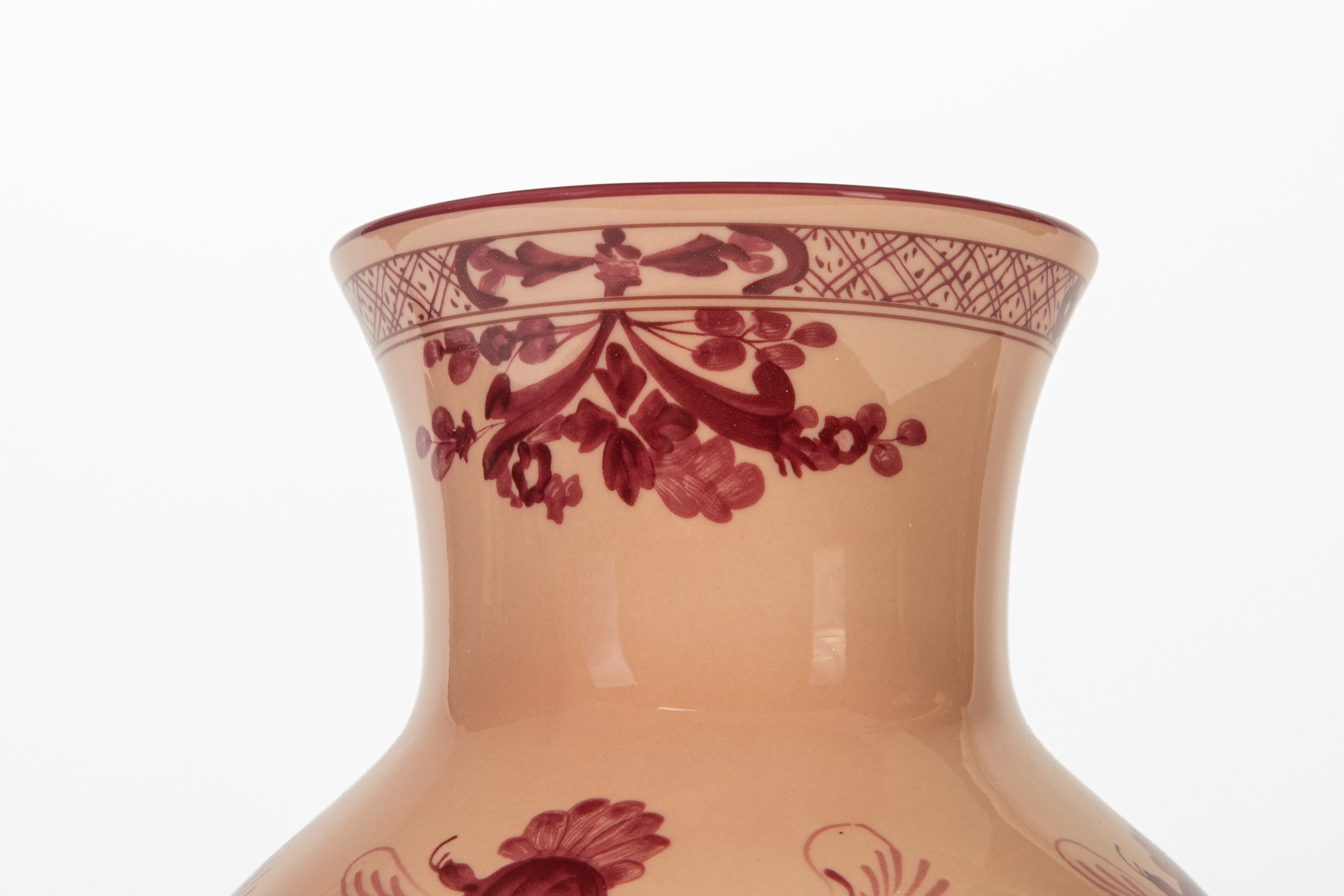 Richard Ginori, Vaso Ming vermiglio “Oriente Italiano” in porcellana, decorazione a garofano