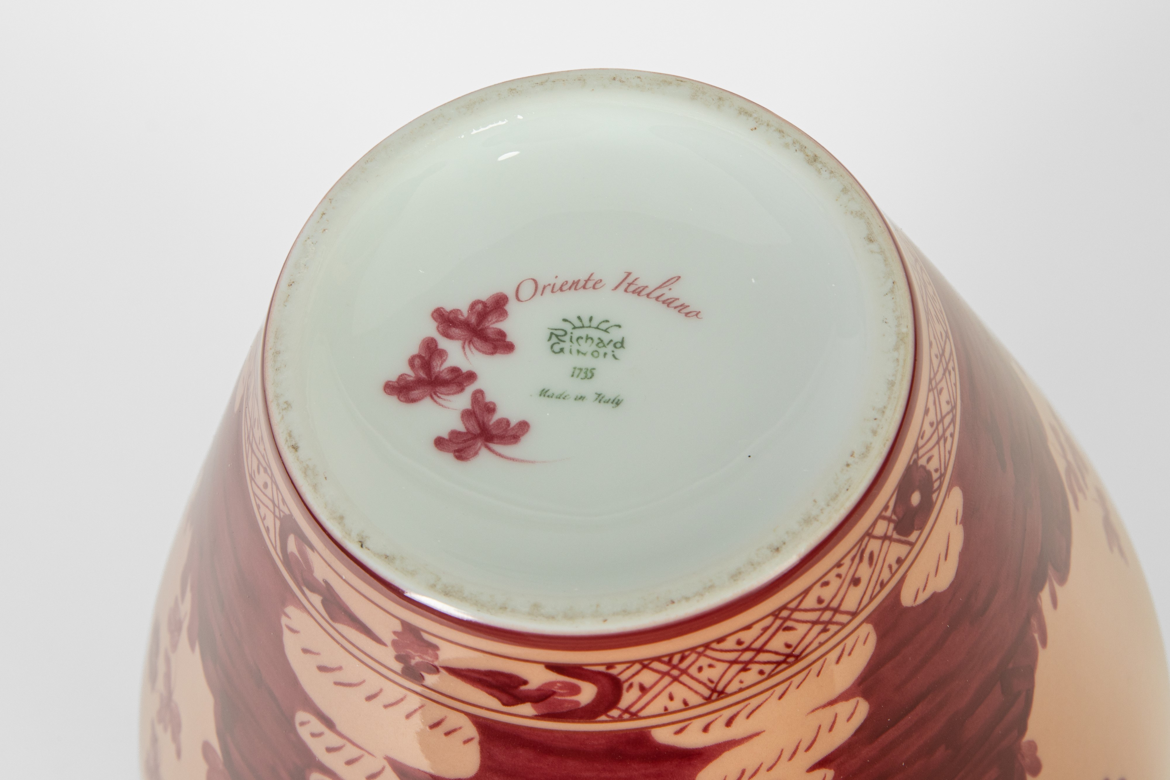 Richard Ginori, Vaso Ming vermiglio “Oriente Italiano” in porcellana, decorazione a garofano