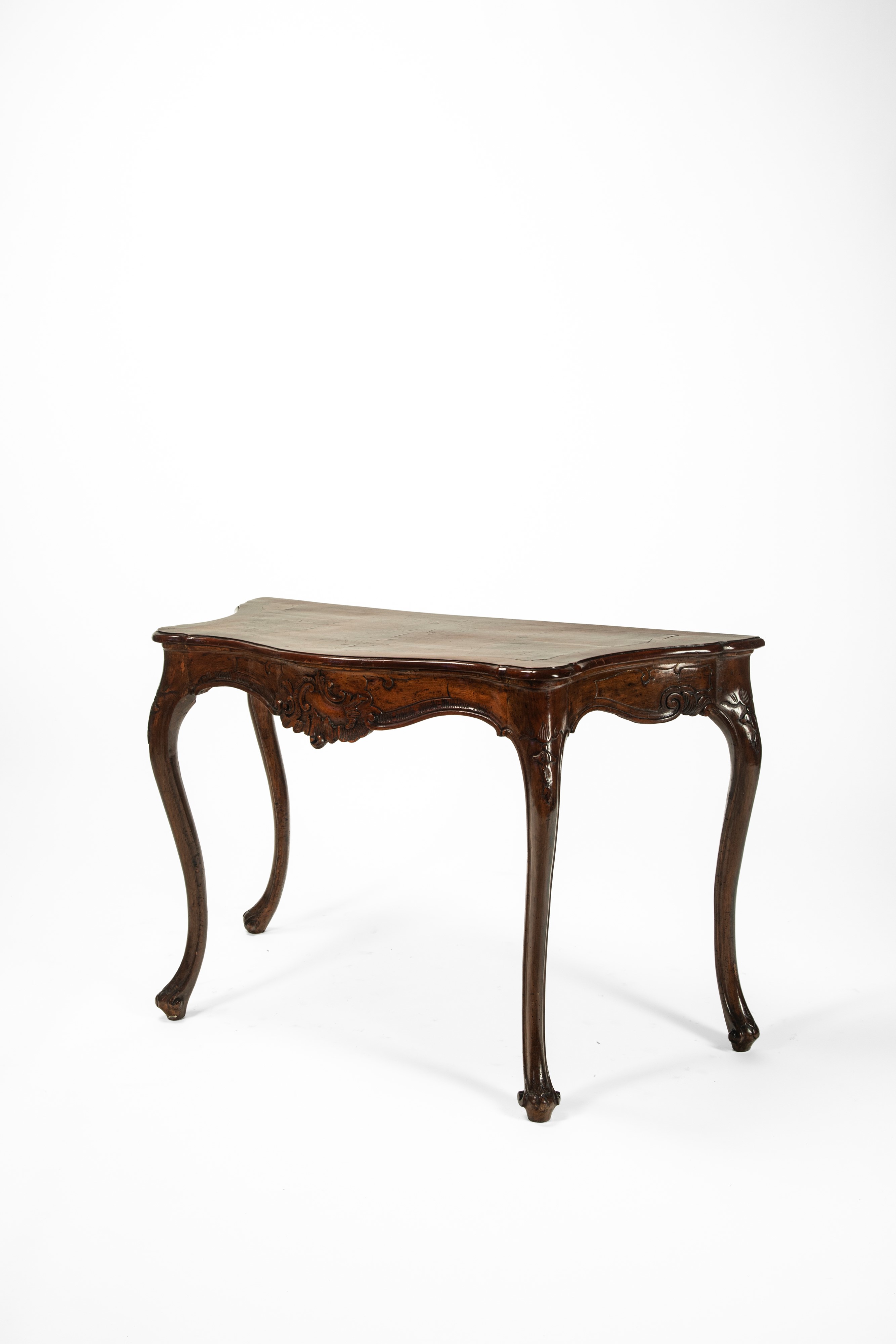 Console di forma mossa in noce, Veneto, XVIII secolo
