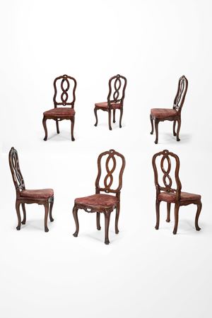 Set di sei sedie in noce intagliato. Veneto, secolo XVIII