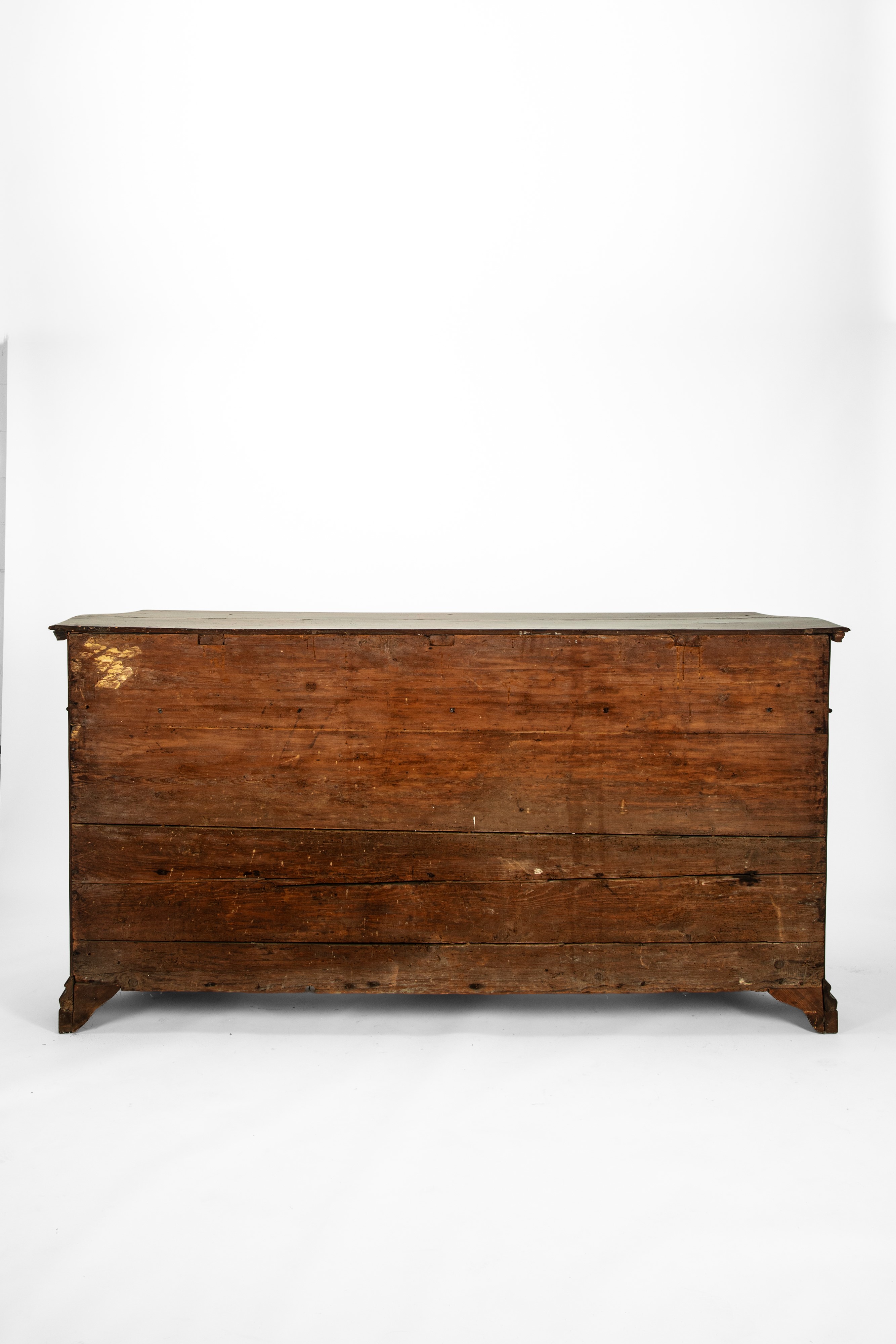 Credenza veneta, Venezia, fine secolo XVIII, in noce con fianchi mossi