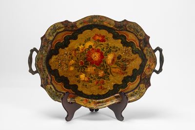 Venezia, Vassoio biansato di forma mossa in legno laccato, secolo XVIII