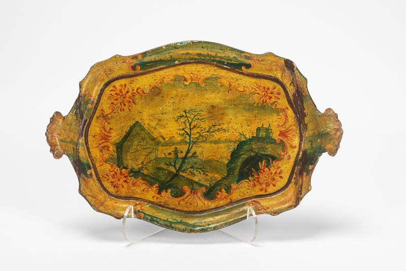 Venezia, vassoio biansato in legno laccato, decorazione a paesaggio e cornice rocaille (secolo XV...