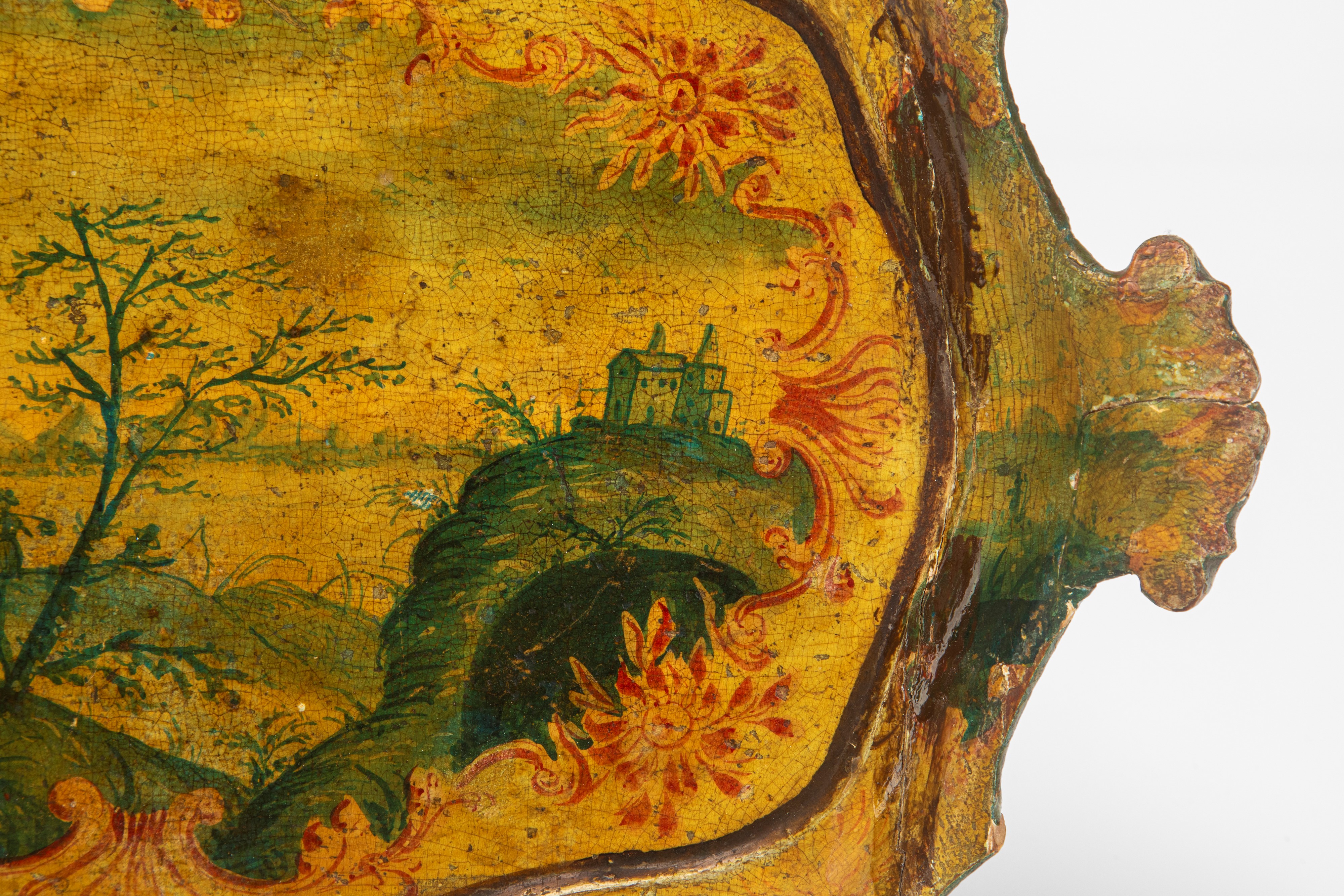 Venezia, vassoio biansato in legno laccato, decorazione a paesaggio e cornice rocaille (secolo XV...