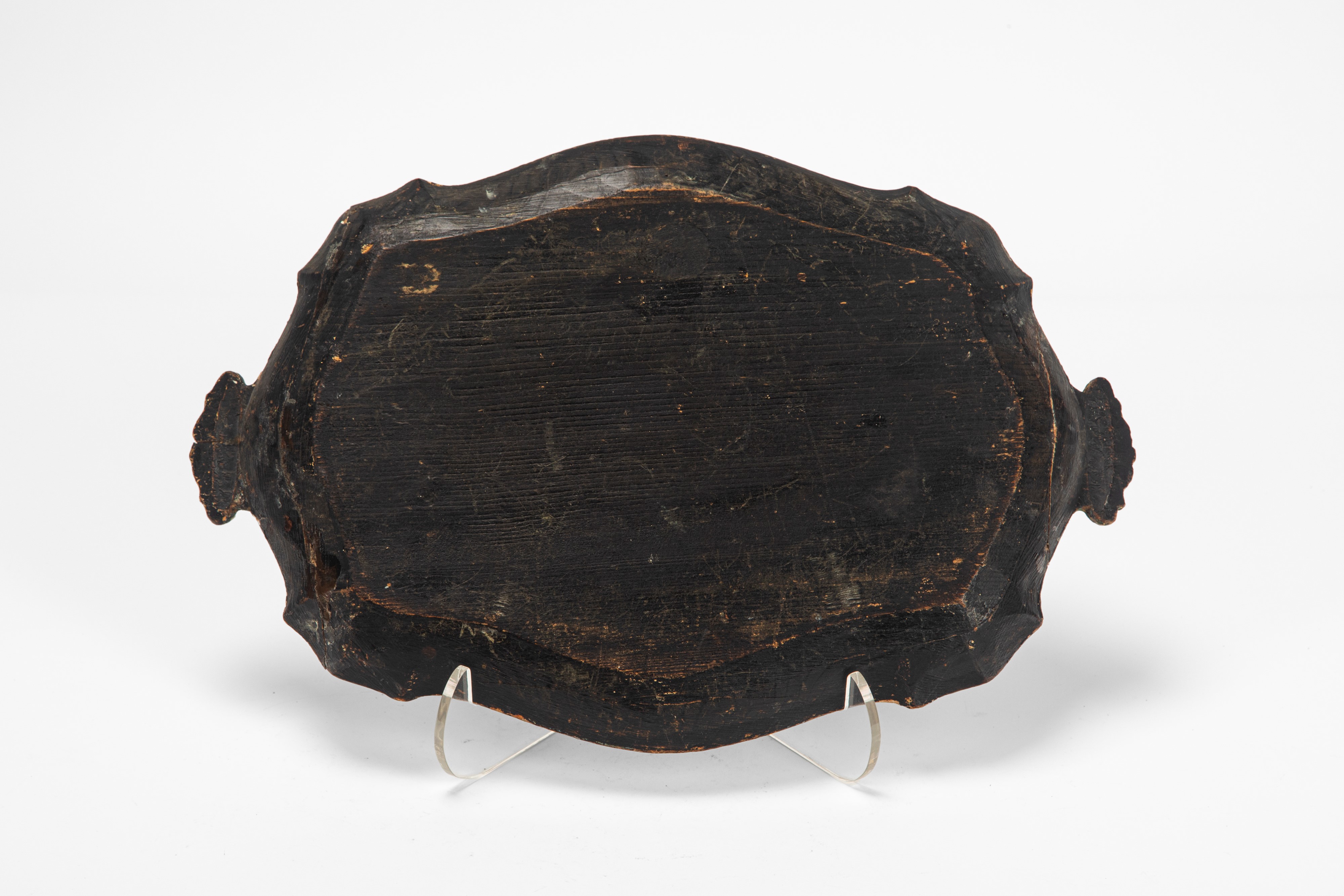 Venezia, vassoio biansato in legno laccato, decorazione a paesaggio e cornice rocaille (secolo XV...