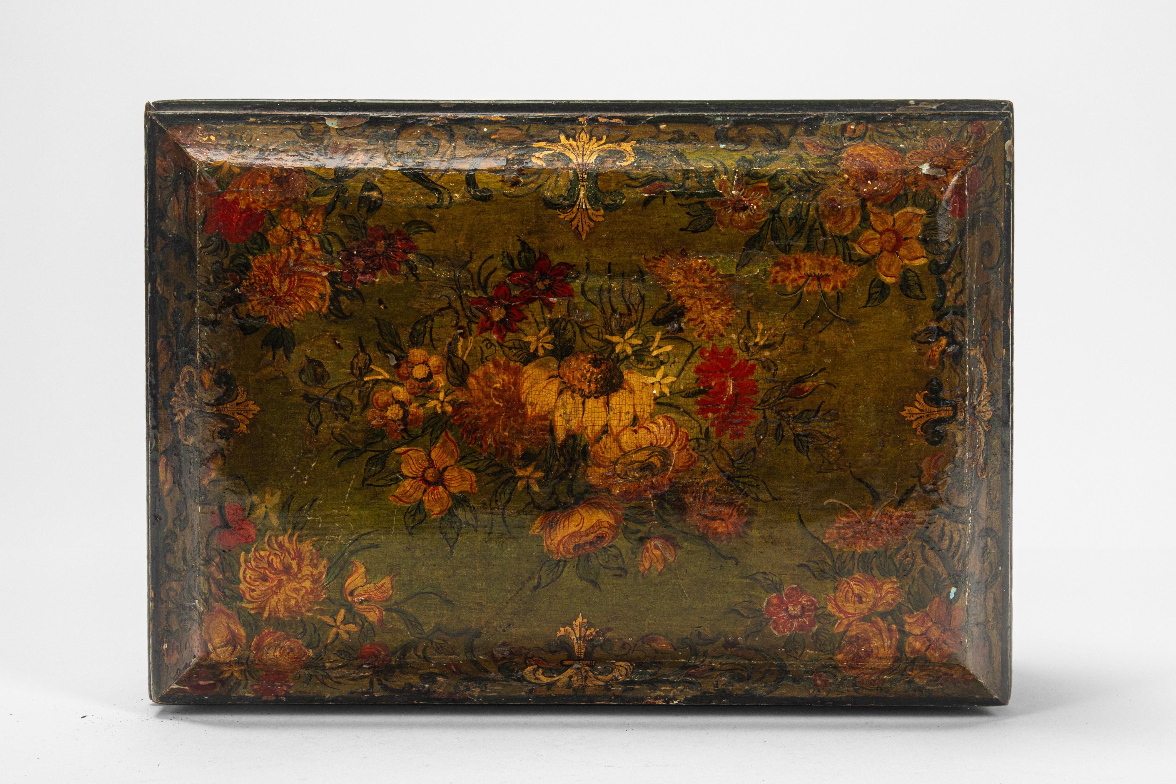 Scatola in legno laccato, decorazione floreale policroma, Venezia, secolo XVIII