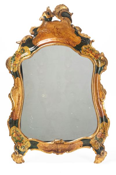 Specchiera veneziana del XVIII secolo, legno laccato a forma mossa