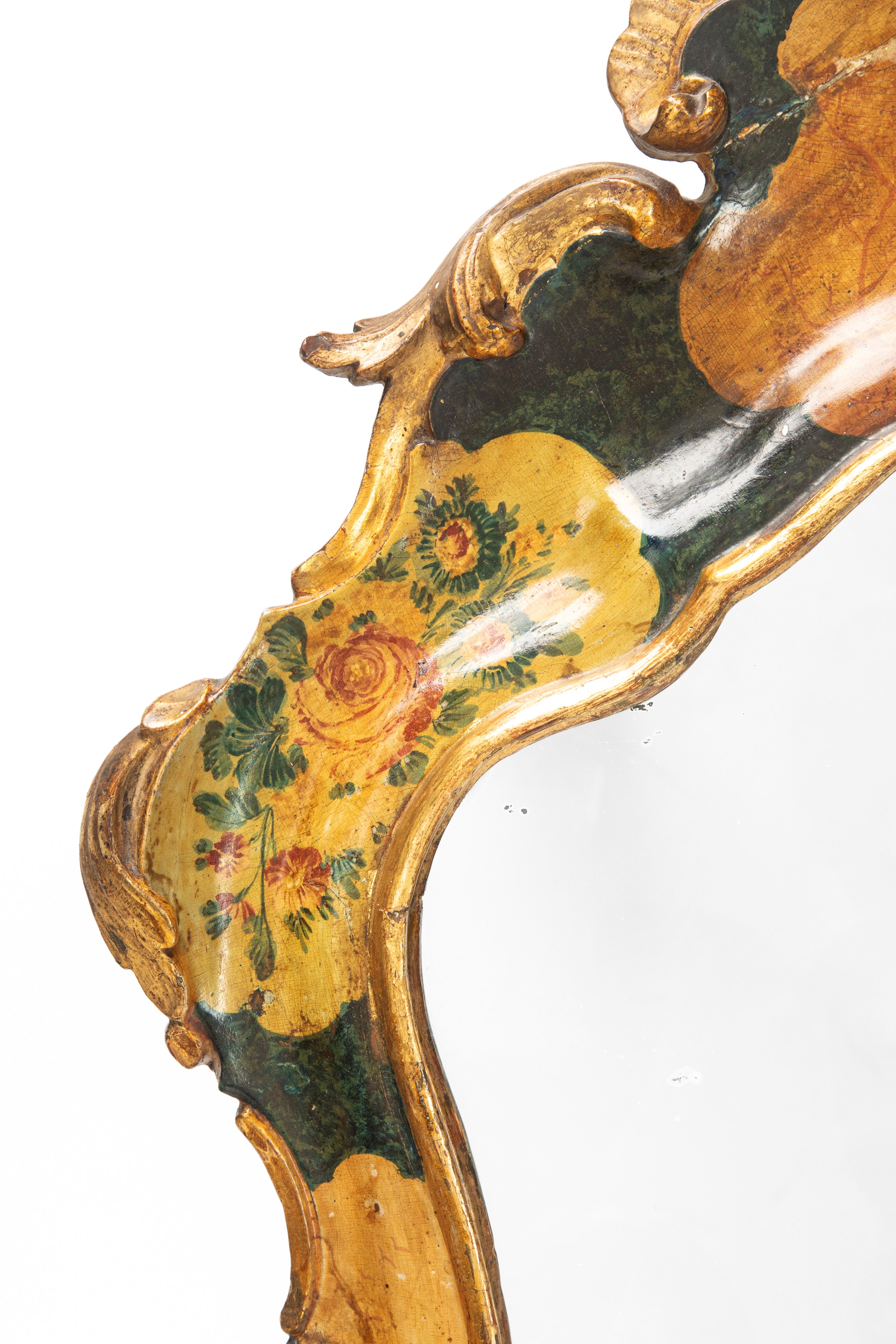 Specchiera veneziana del XVIII secolo, legno laccato a forma mossa