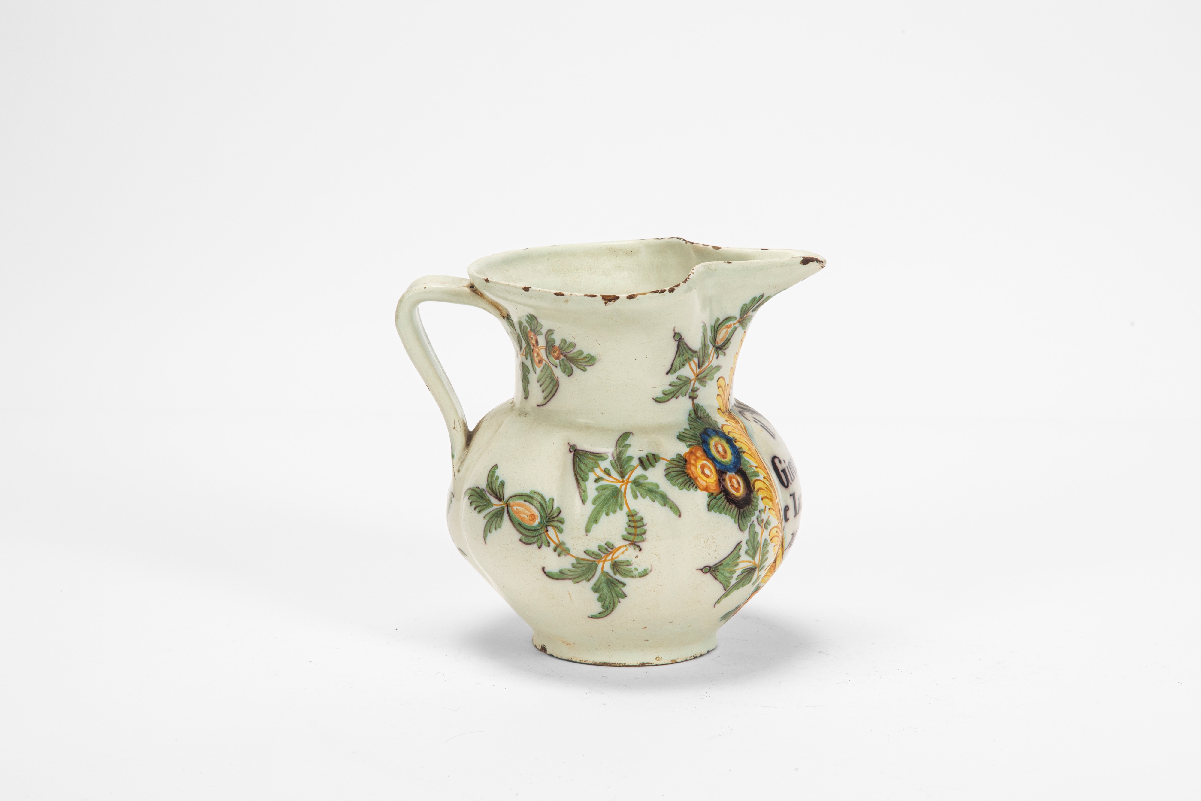 Antonibon, Brocca in maiolica policroma decorata “al blanser” con iscrizione commemorativa (Nove ...
