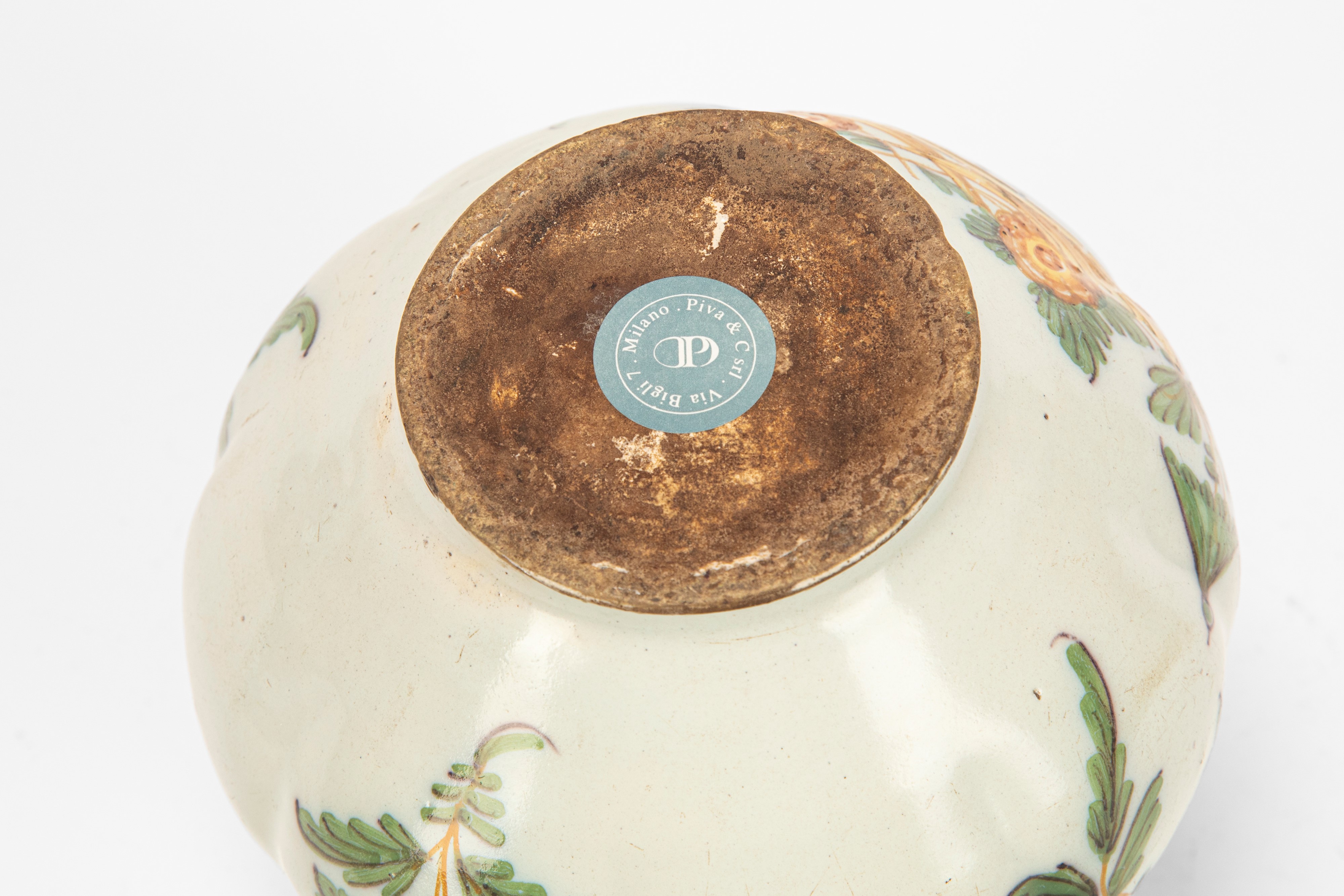 Antonibon, Brocca in maiolica policroma decorata “al blanser” con iscrizione commemorativa (Nove ...