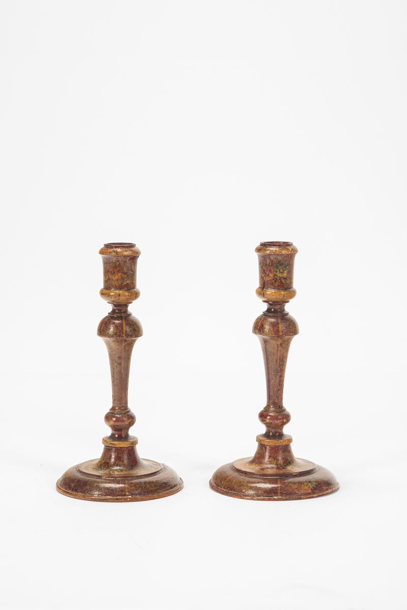 Coppia di candelieri, legno laccato policromo, Venezia, secolo XVIII