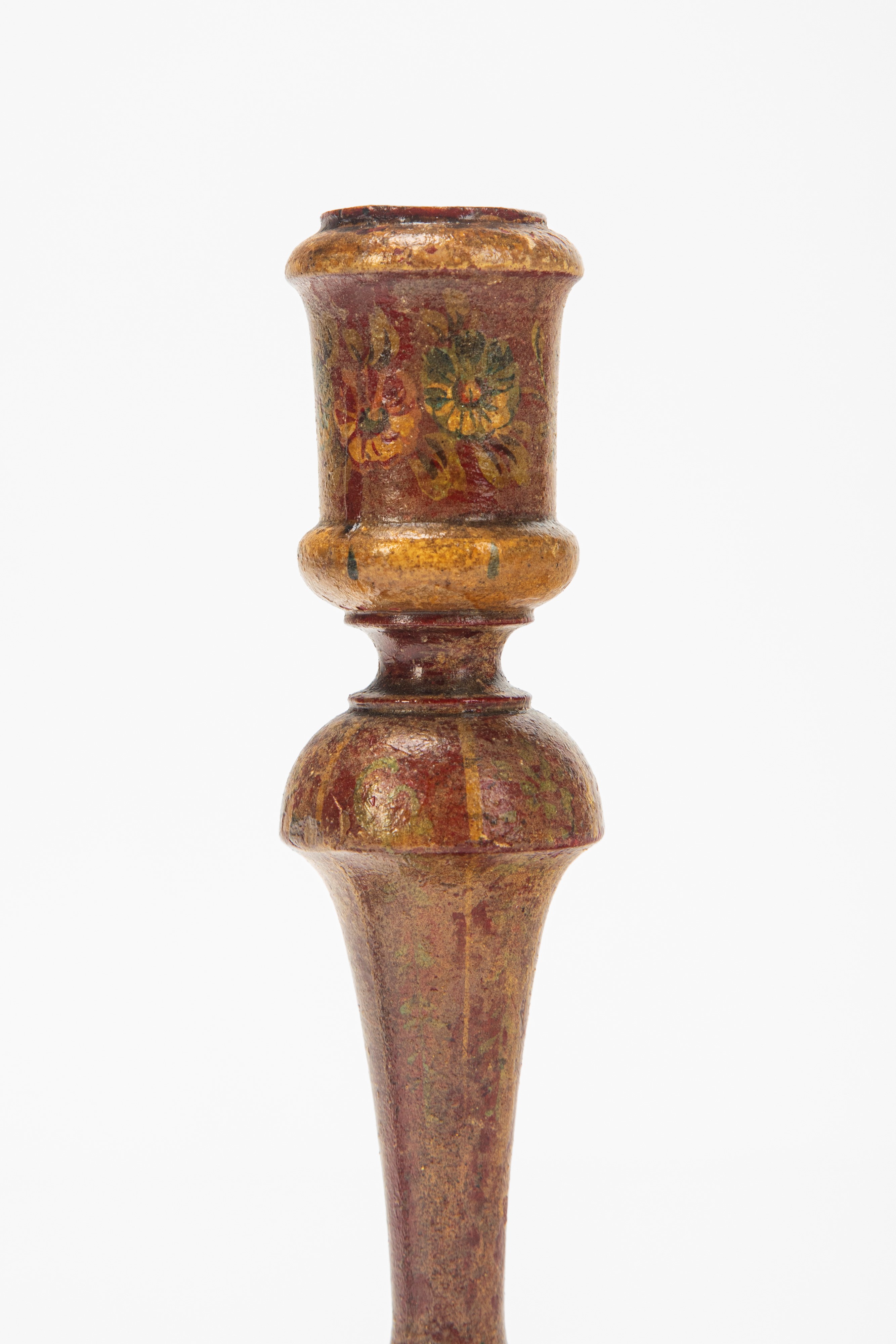 Coppia di candelieri, legno laccato policromo, Venezia, secolo XVIII