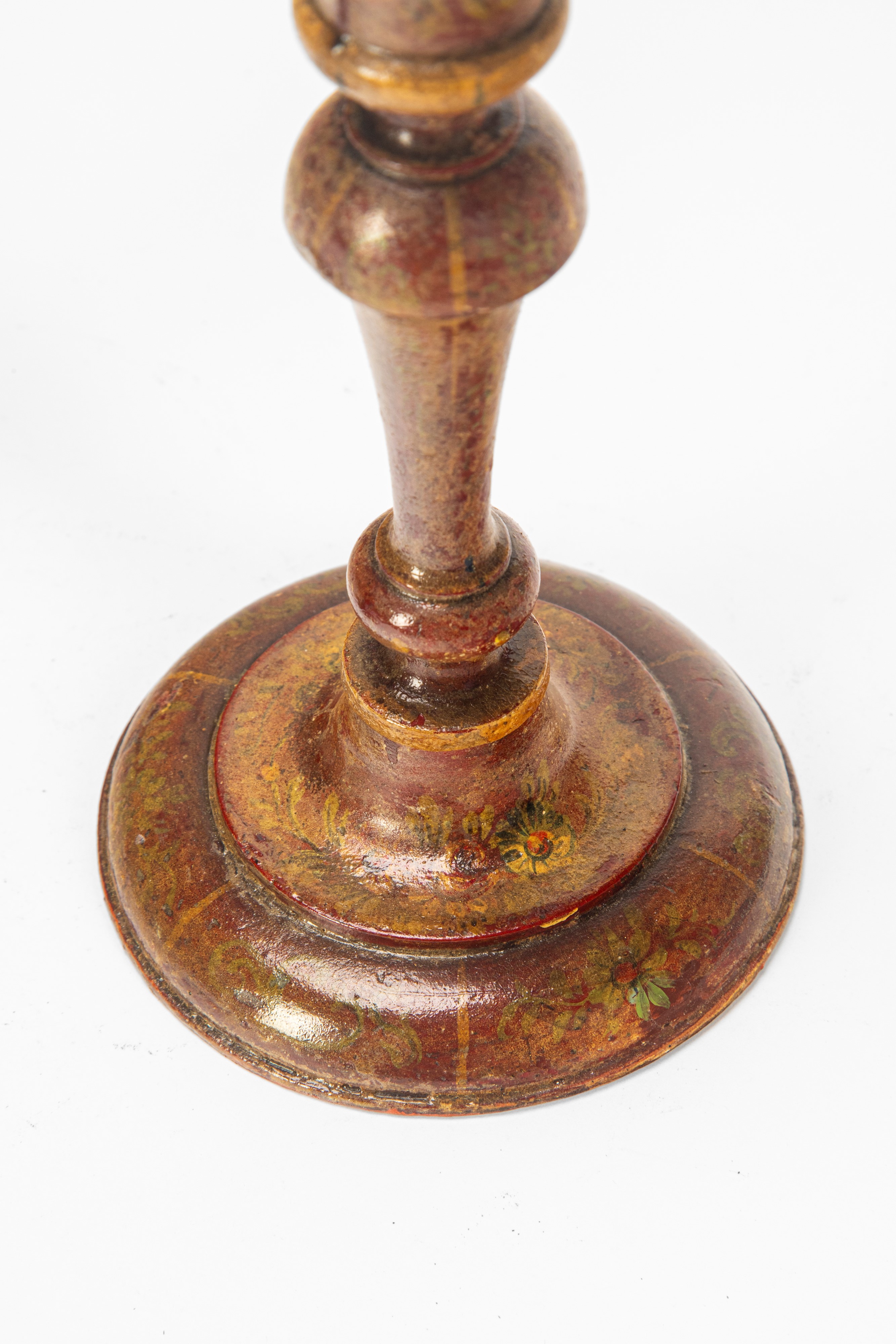 Coppia di candelieri, legno laccato policromo, Venezia, secolo XVIII