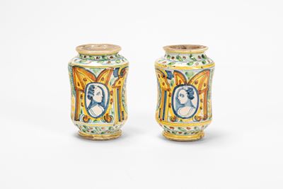 Coppia di albarelli, maiolica policroma, secolo XVIII