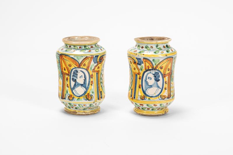 Coppia di albarelli, maiolica policroma, secolo XVIII