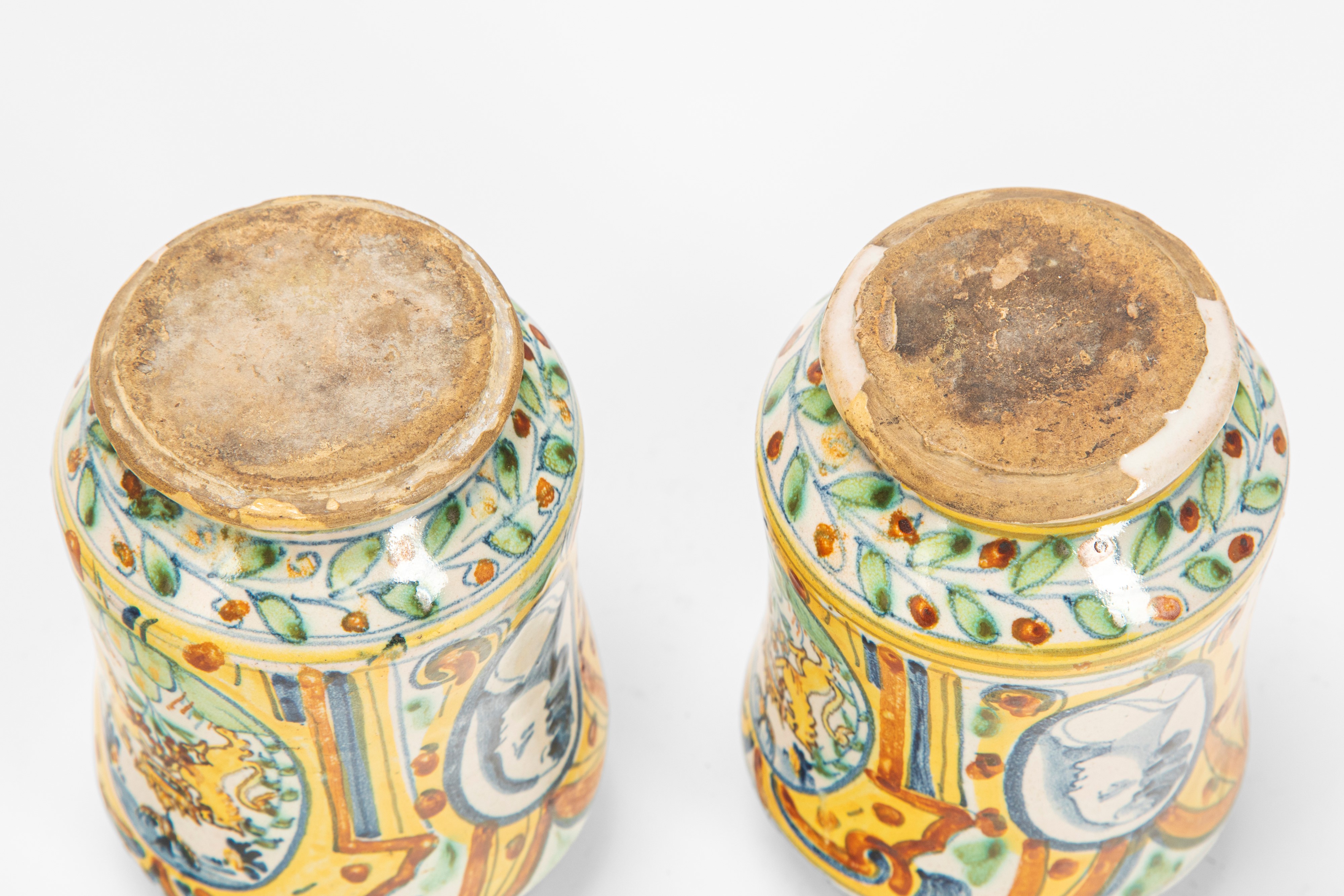 Coppia di albarelli, maiolica policroma, secolo XVIII