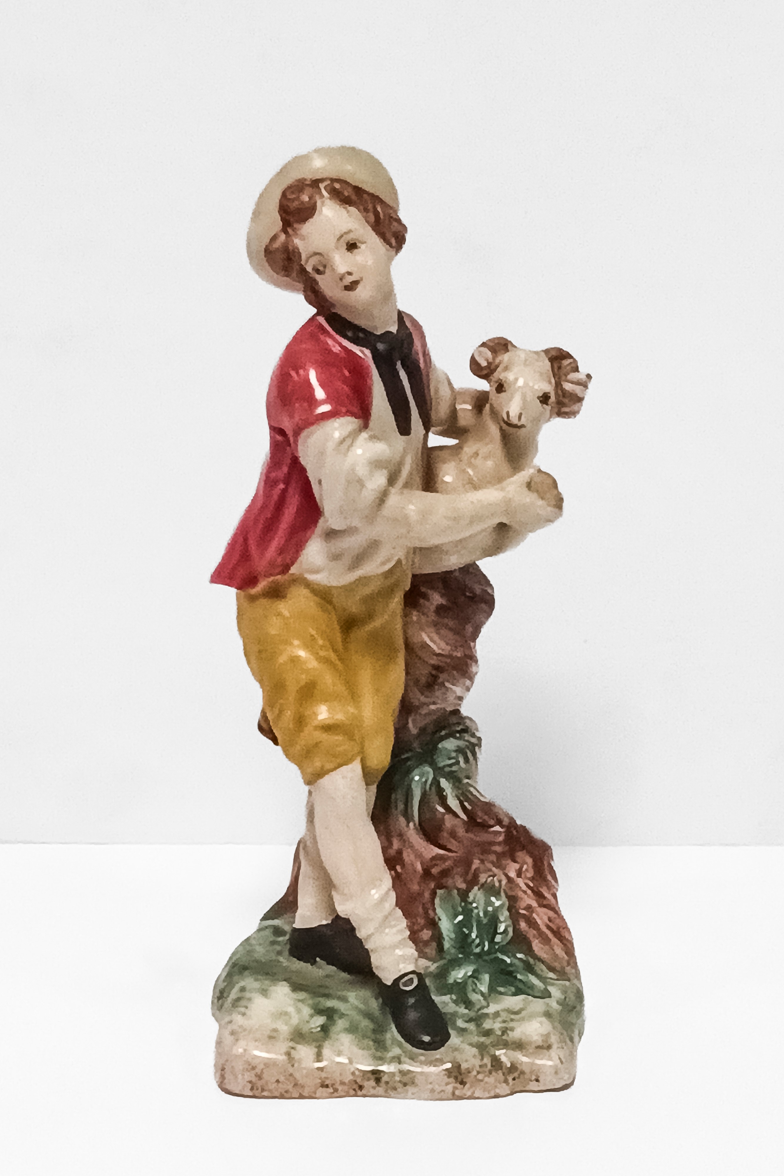 Manifattura del XVIII secolo, Coppia di figure pastorali in ceramica policroma smaltata
