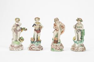Insieme di quattro figure in porcellana raffiguranti putti allegorici delle Quattro Stagioni su basi a rocaille. Plymouth, Devon, circa 1769-1770.