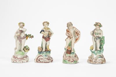 Plymouth (Devon), Quattro putti allegorici delle Quattro Stagioni, porcellana su basi a rocaille,...