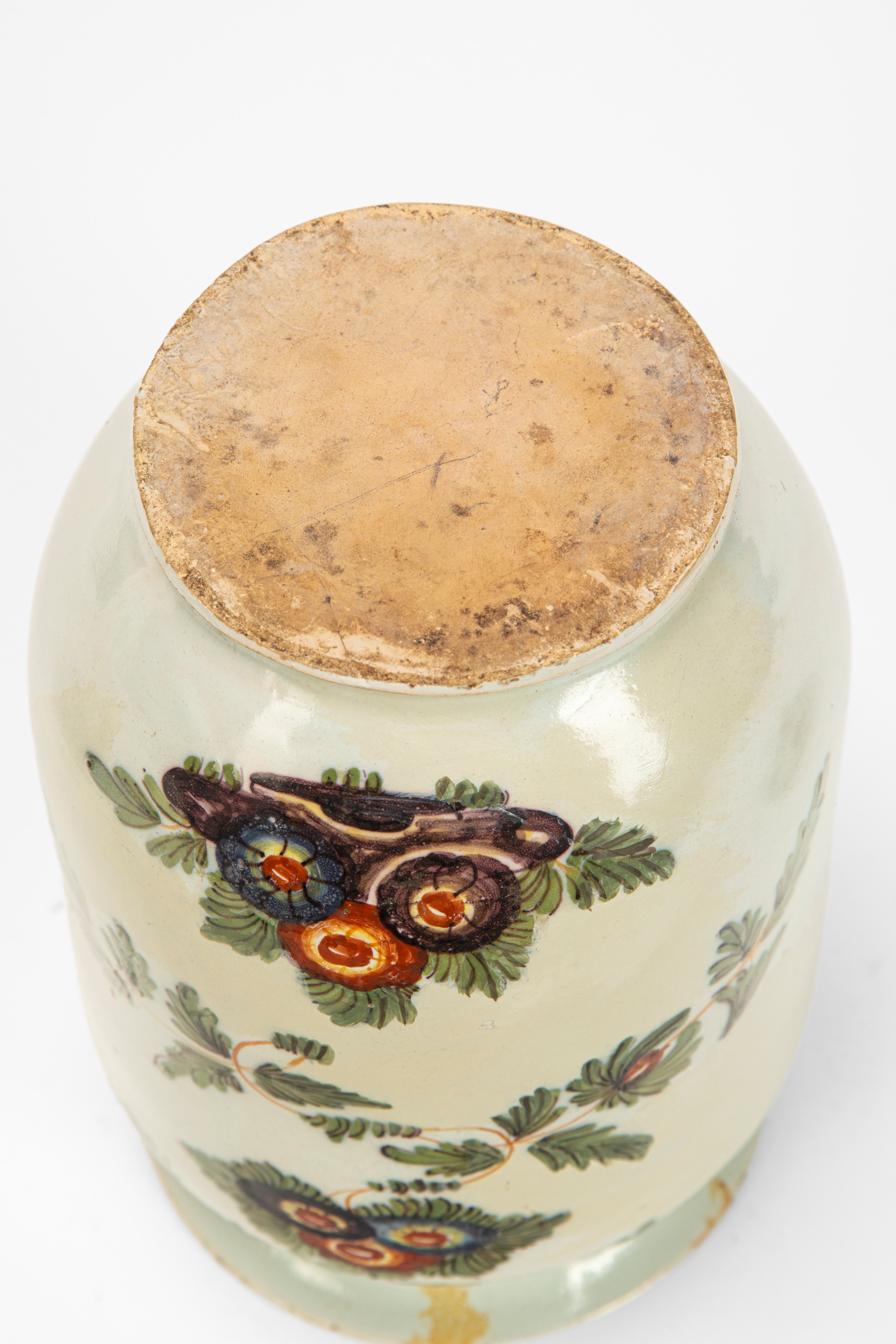 Antonibon, Vaso con coperchio e piatto mistilineo in maiolica policroma “al blanser”, secolo XVII...