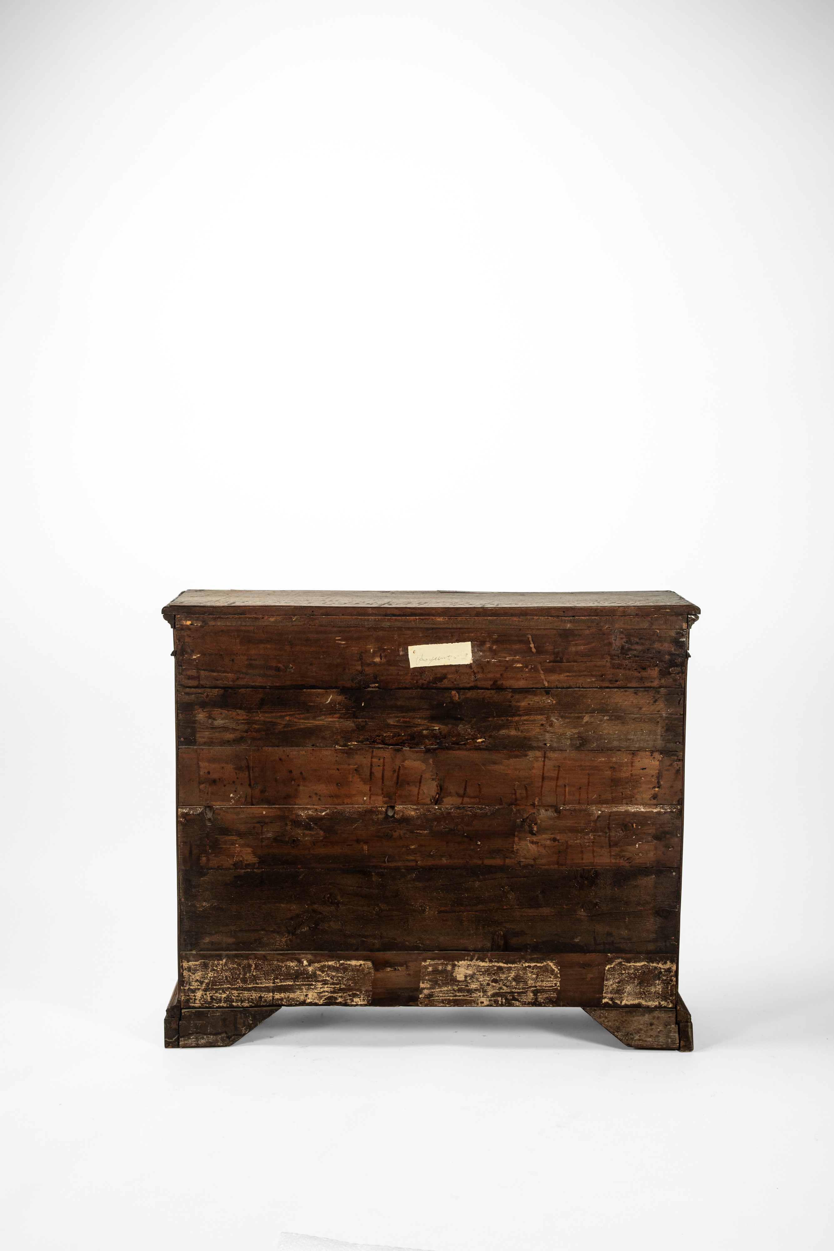 Credenza in noce a due ante pannellate, XVII secolo