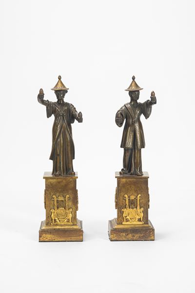 Coppia di figure orientaliste in bronzo su basi dorate, XIX secolo