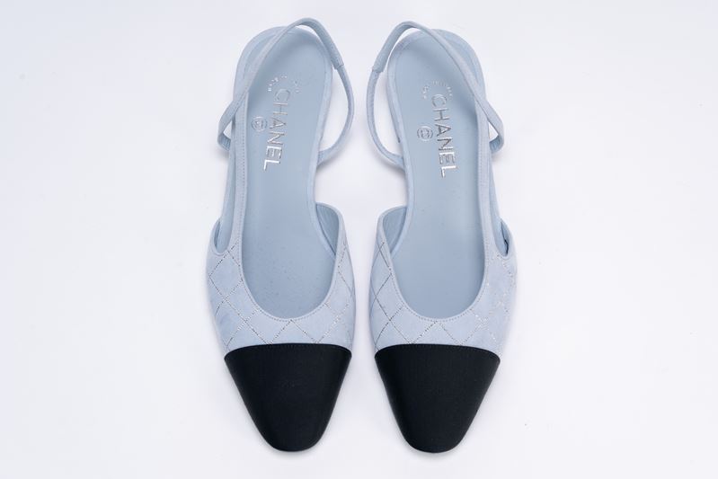 Chanel - Ballerine slingback, in pelle matelassé scamosciata argentato azzurro polvere