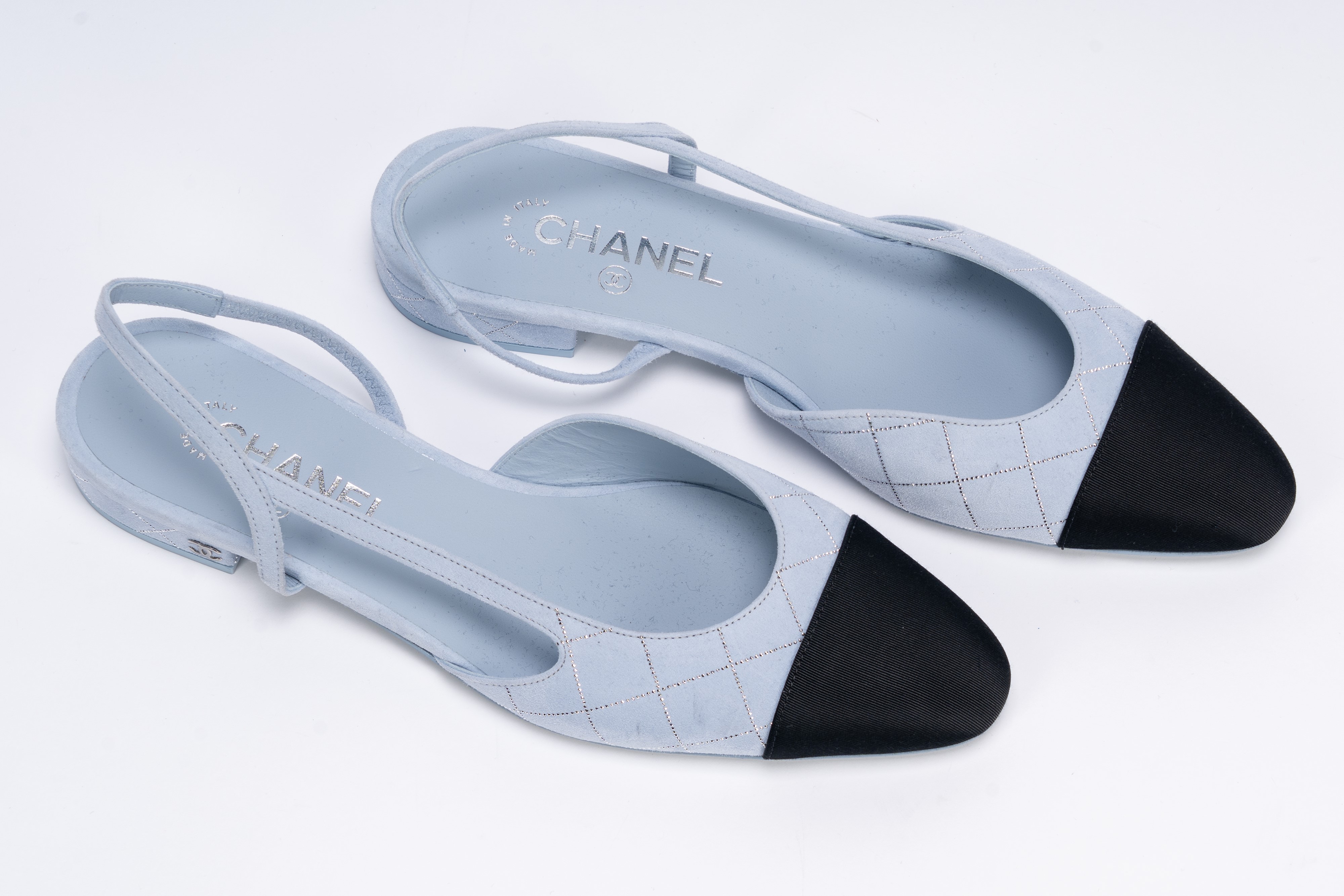 Chanel - Ballerine slingback, in pelle matelassé scamosciata argentato azzurro polvere