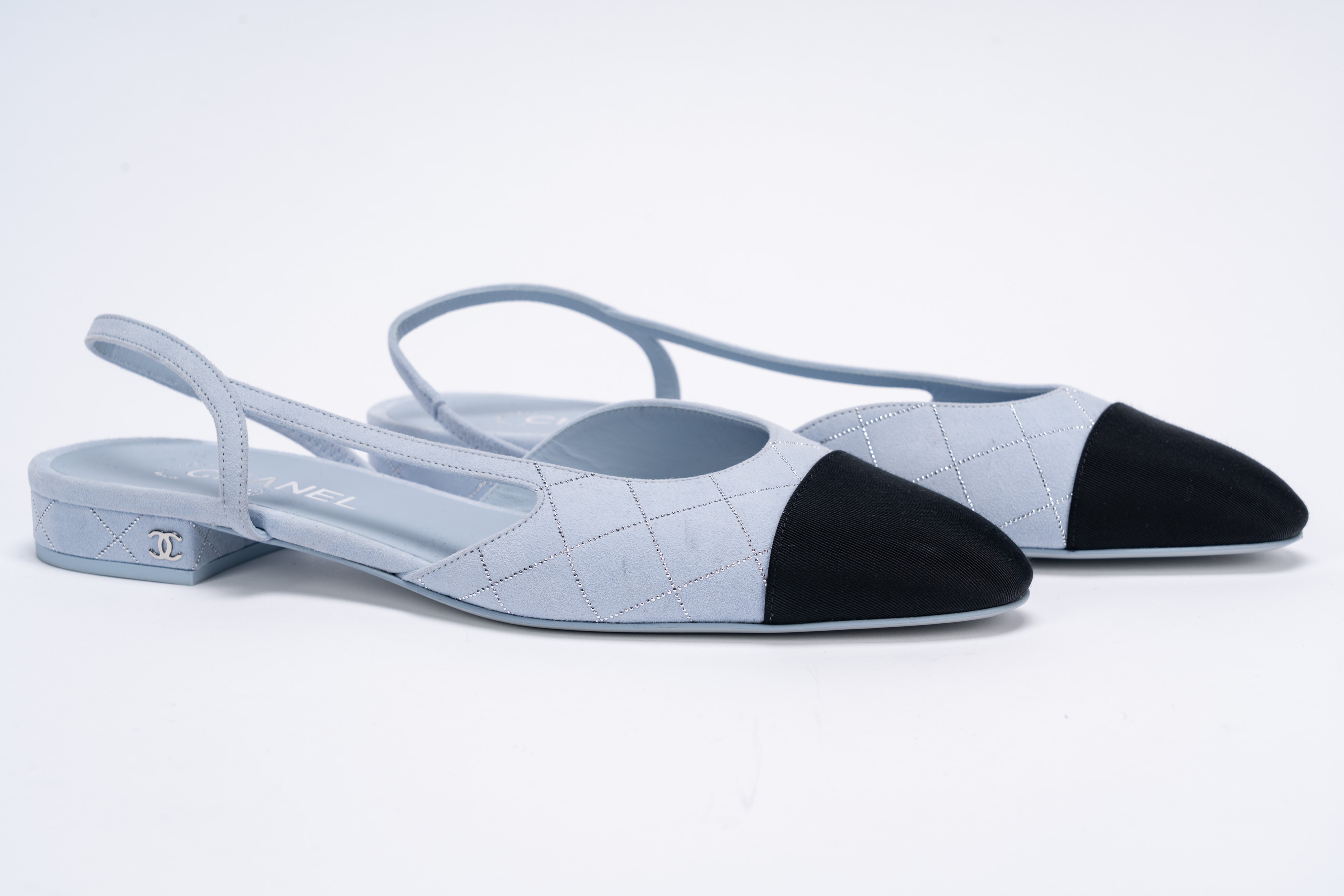 Chanel - Ballerine slingback, in pelle matelassé scamosciata argentato azzurro polvere