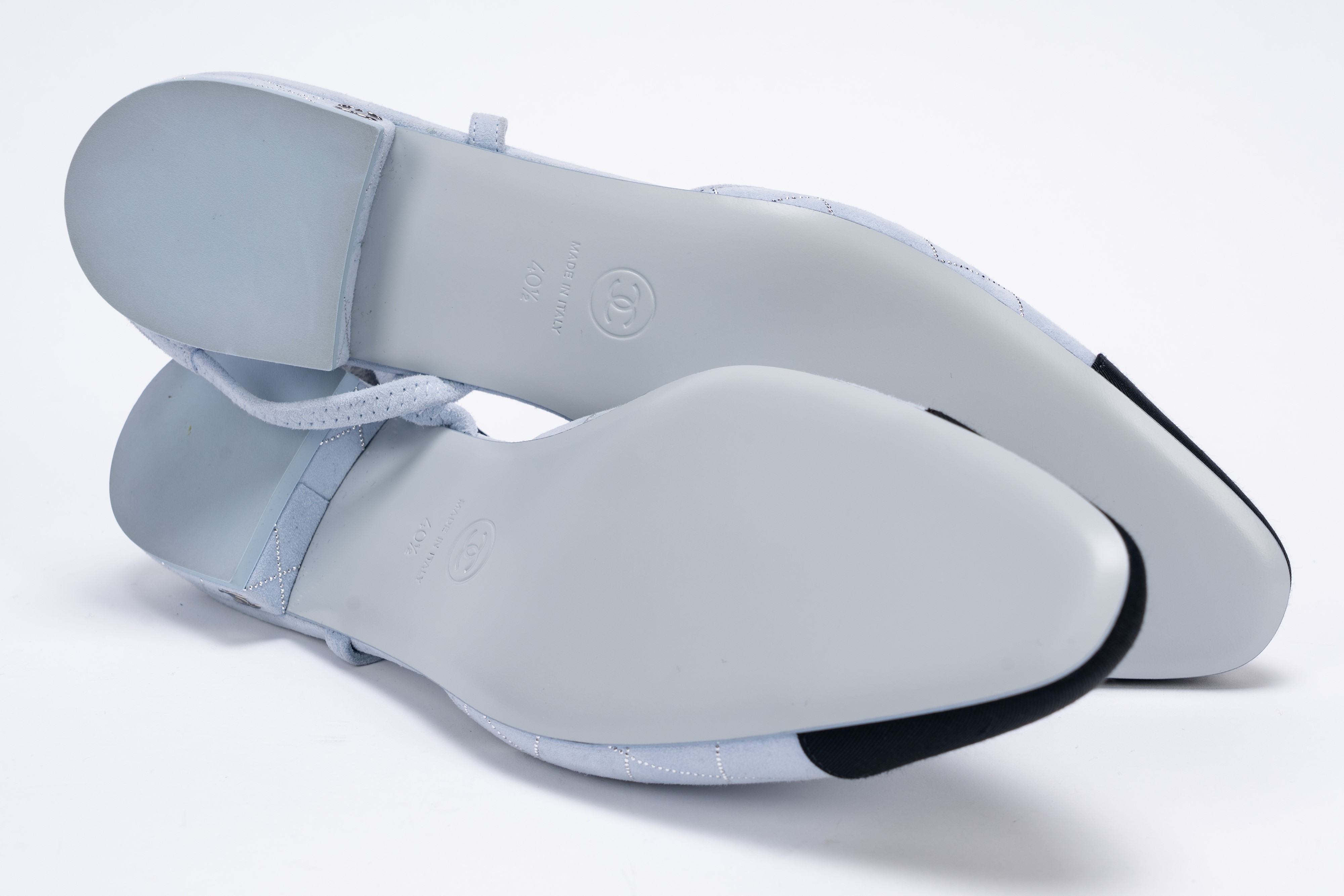 Chanel - Ballerine slingback, in pelle matelassé scamosciata argentato azzurro polvere
